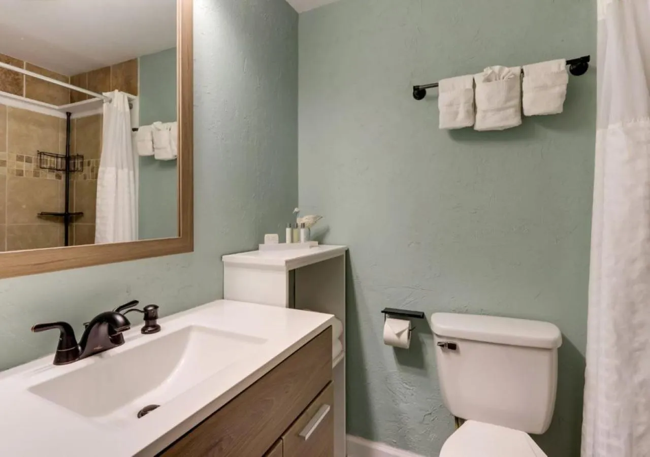 Bathroom in Palm Suites