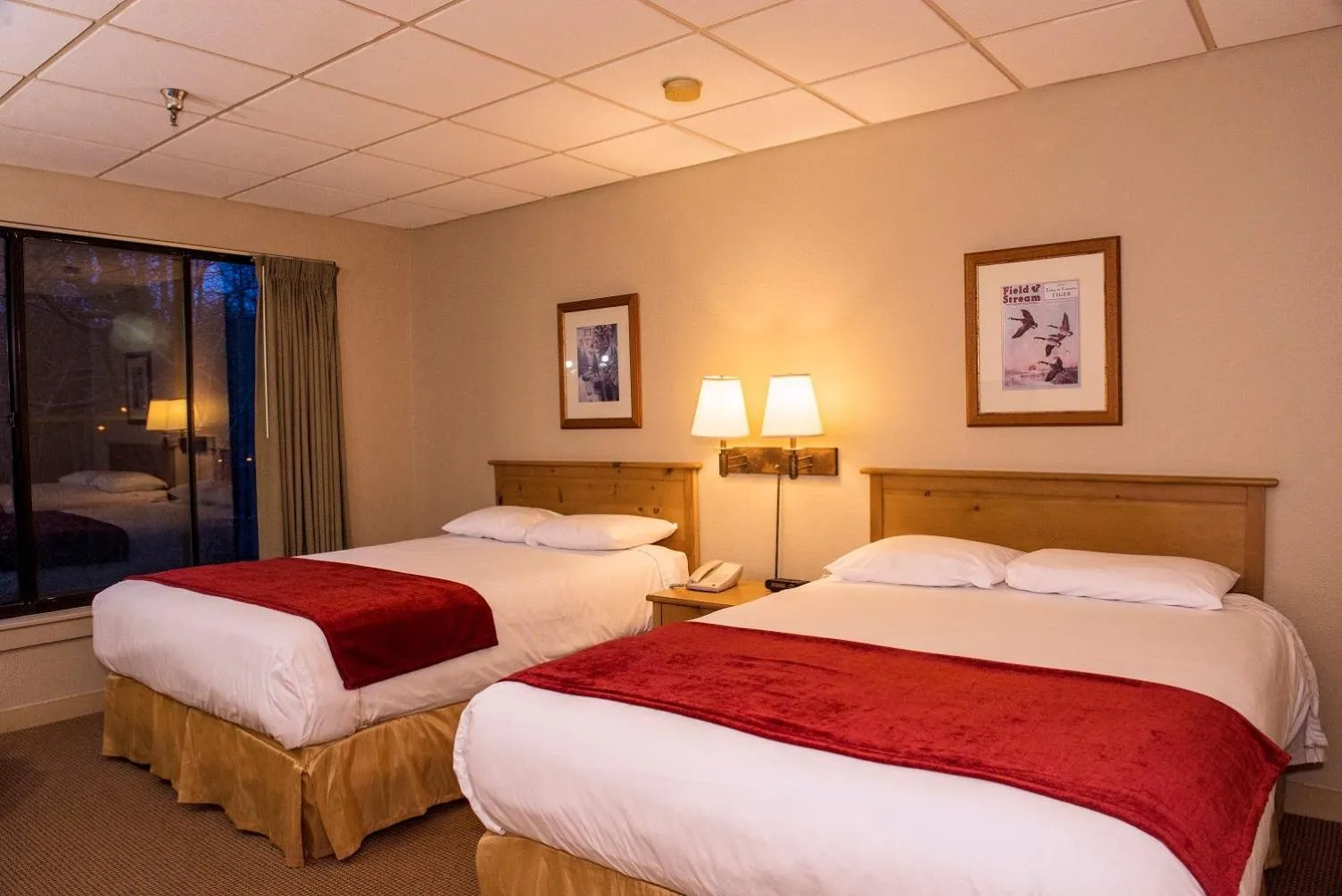 Bed in Unicoi State Park & Lodge