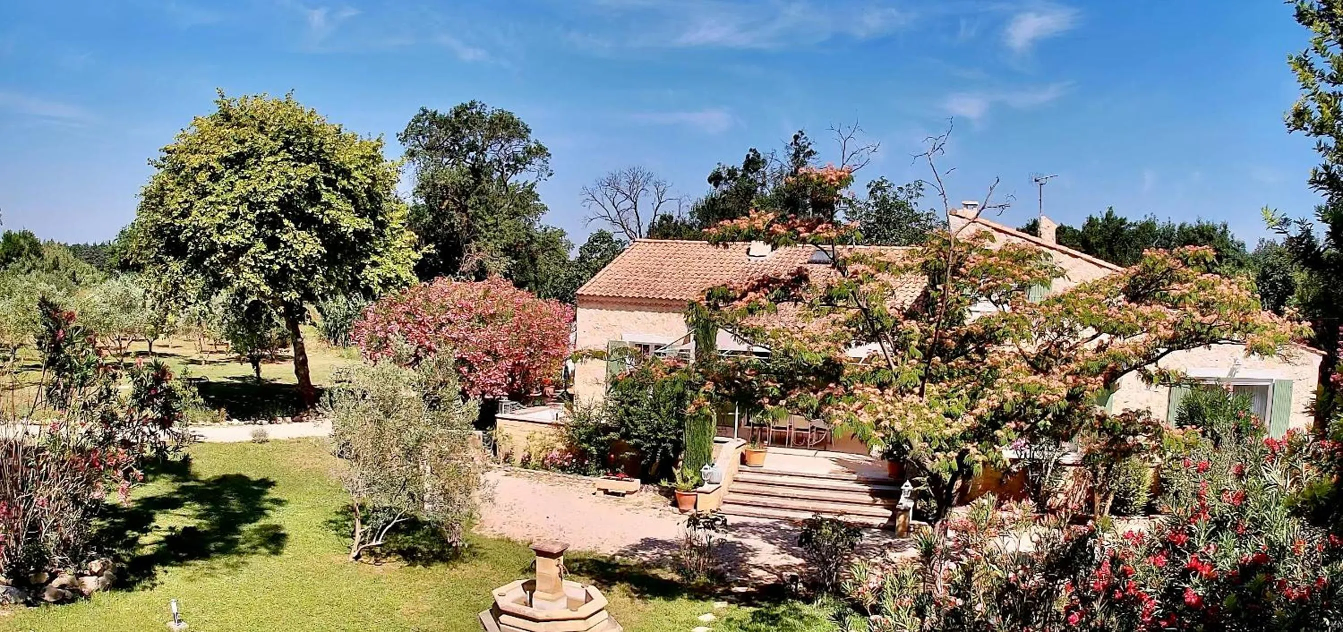 Property building in Domaine Au Coeur des Alpilles