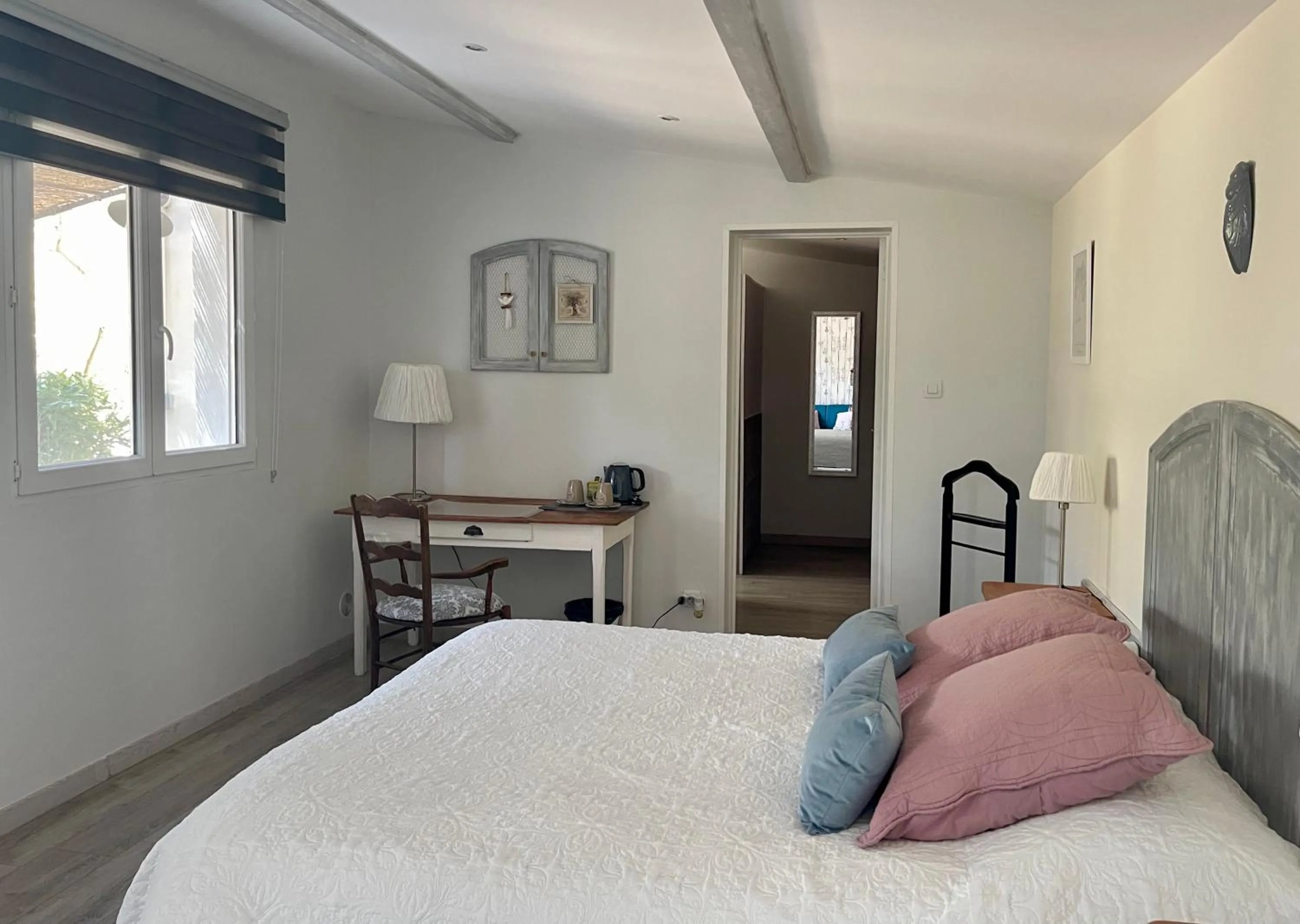 Photo of the whole room in Domaine Au Coeur des Alpilles