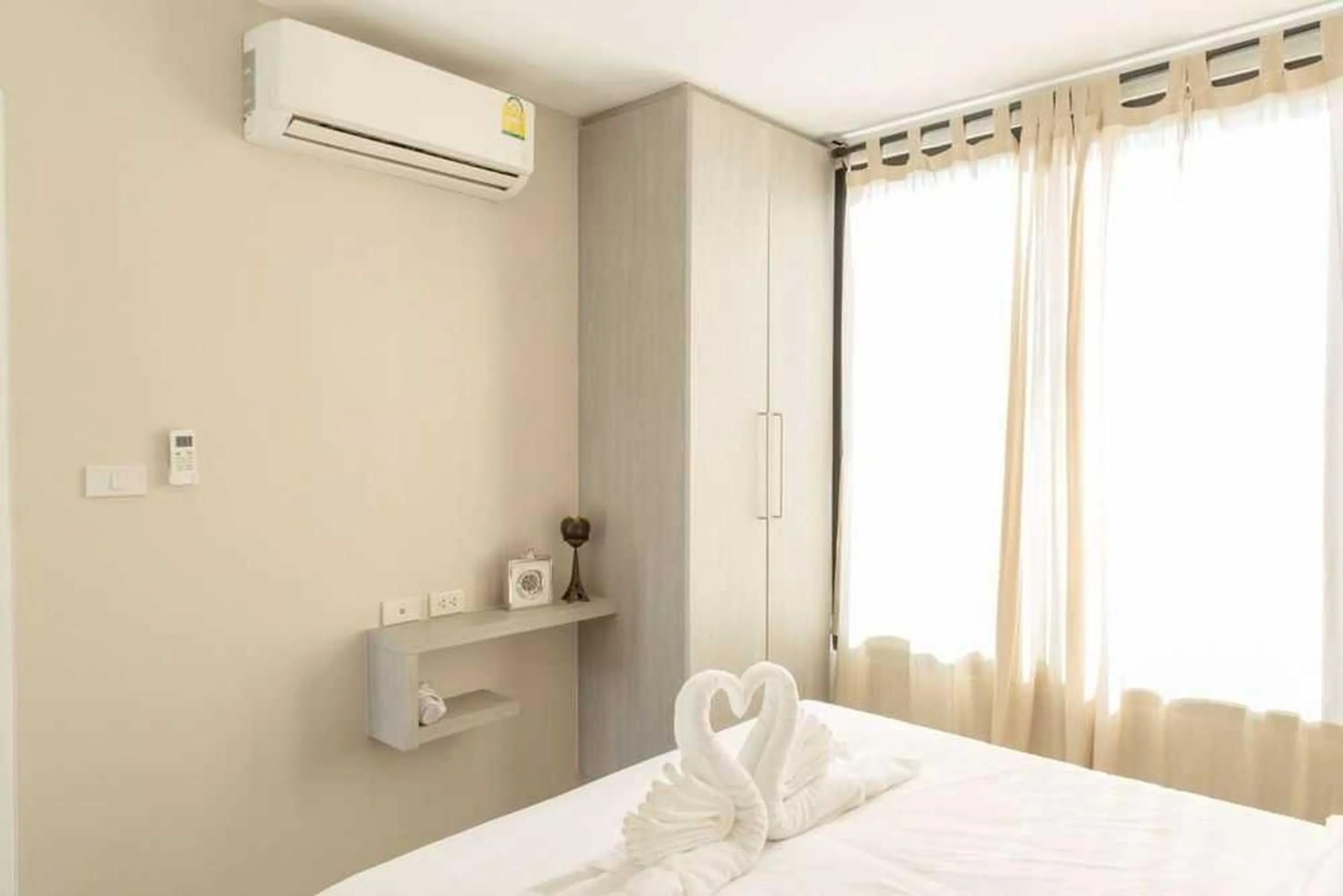 Bed in RQ Bangkok Sukhumvit 107 by Collection O