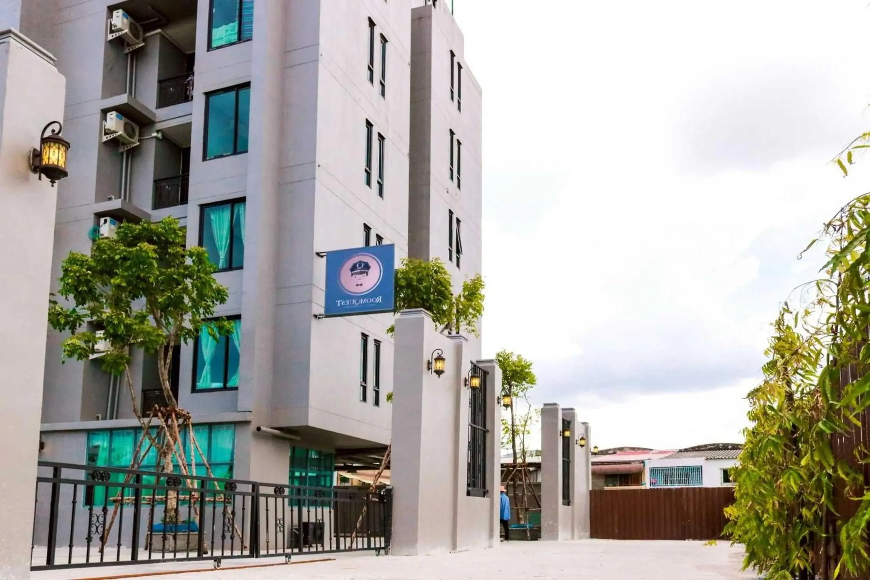 Facade/entrance in RQ Bangkok Sukhumvit 107 by Collection O Facade/entrance in RQ Bangkok Sukhumvit 107 by Collection O