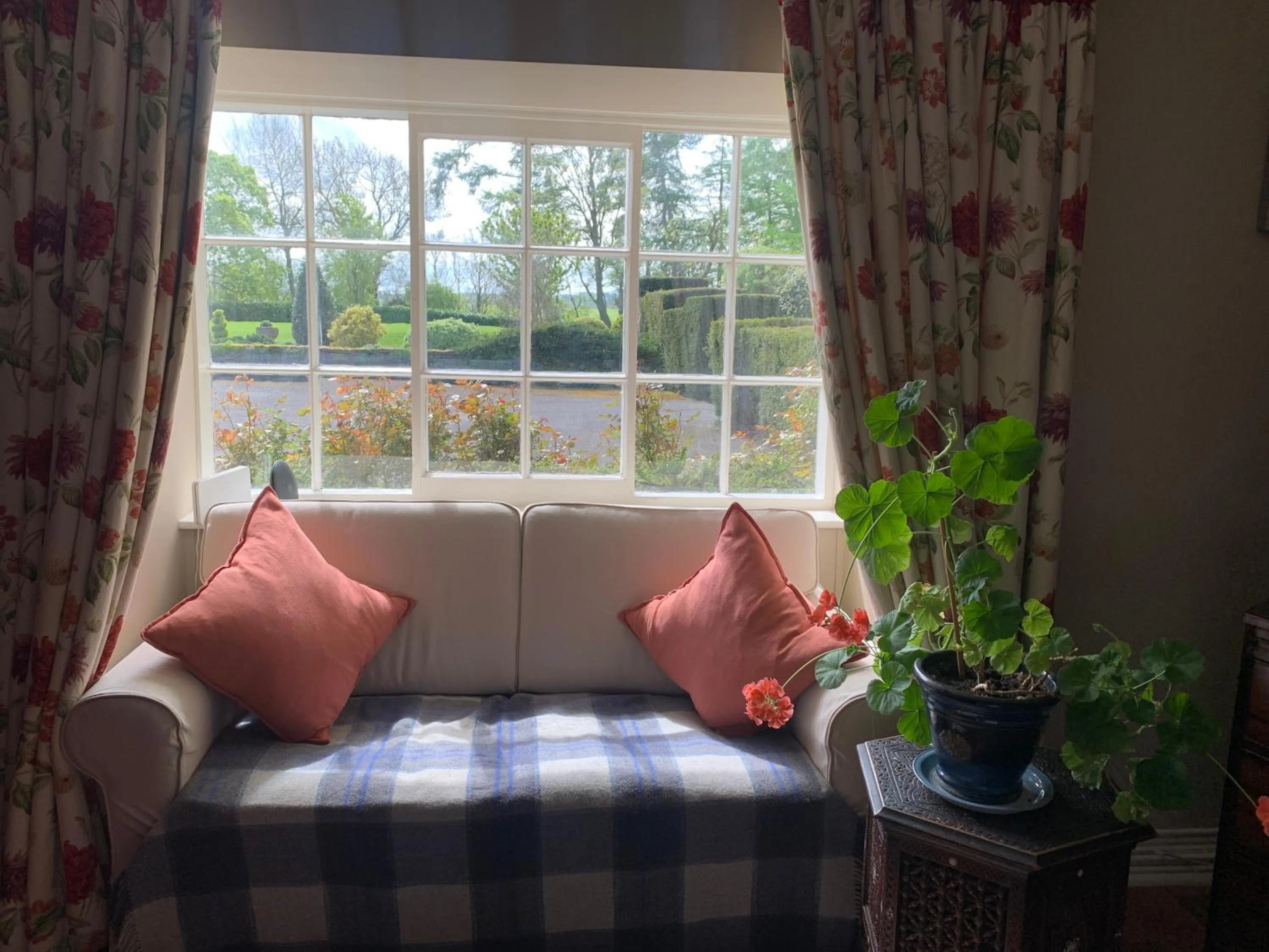 Seating area in Dalton House Bed and Breakfast