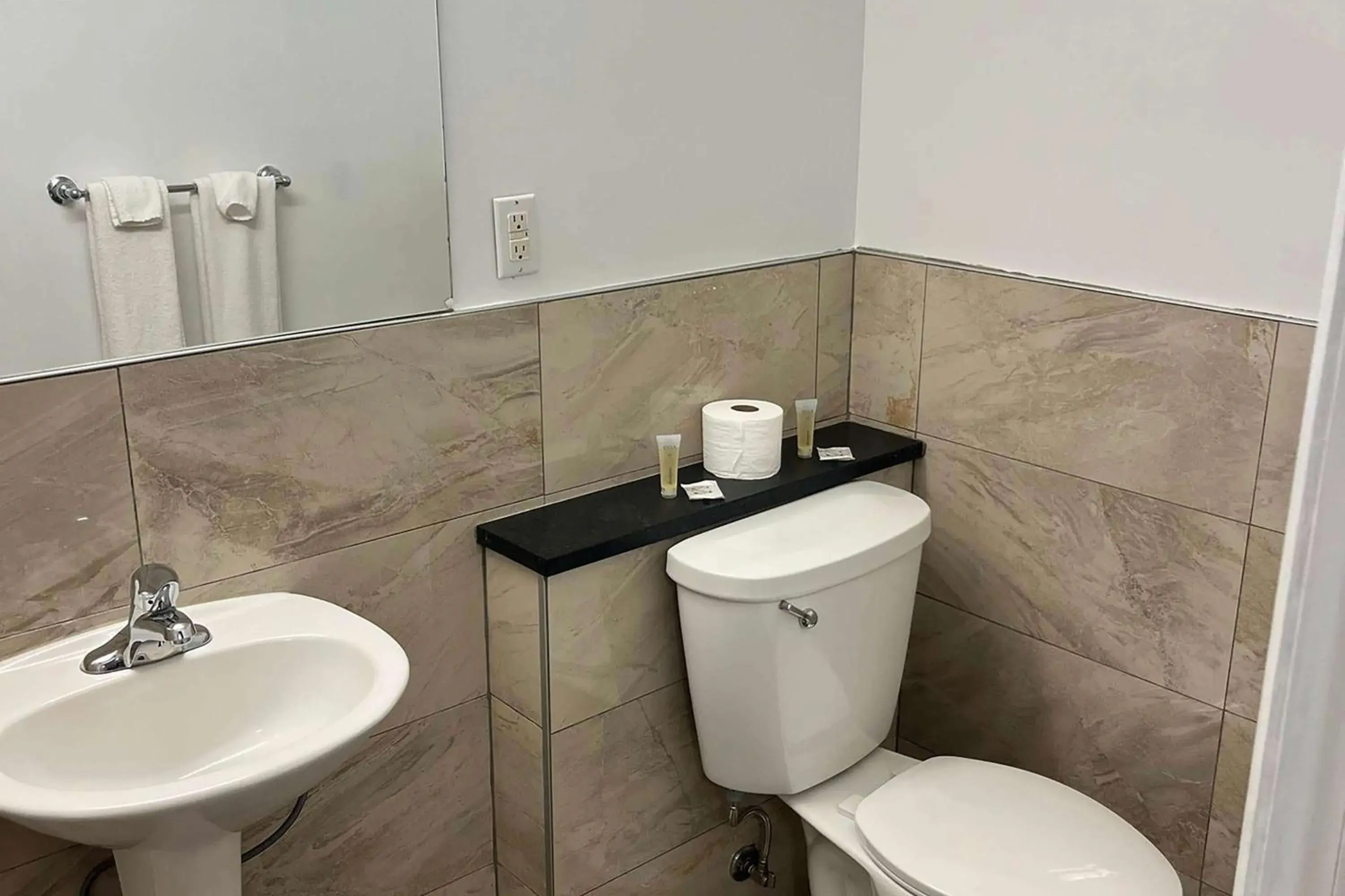 Bathroom in Super 8 by Wyndham Montreal Bathroom in Super 8 by Wyndham Montreal