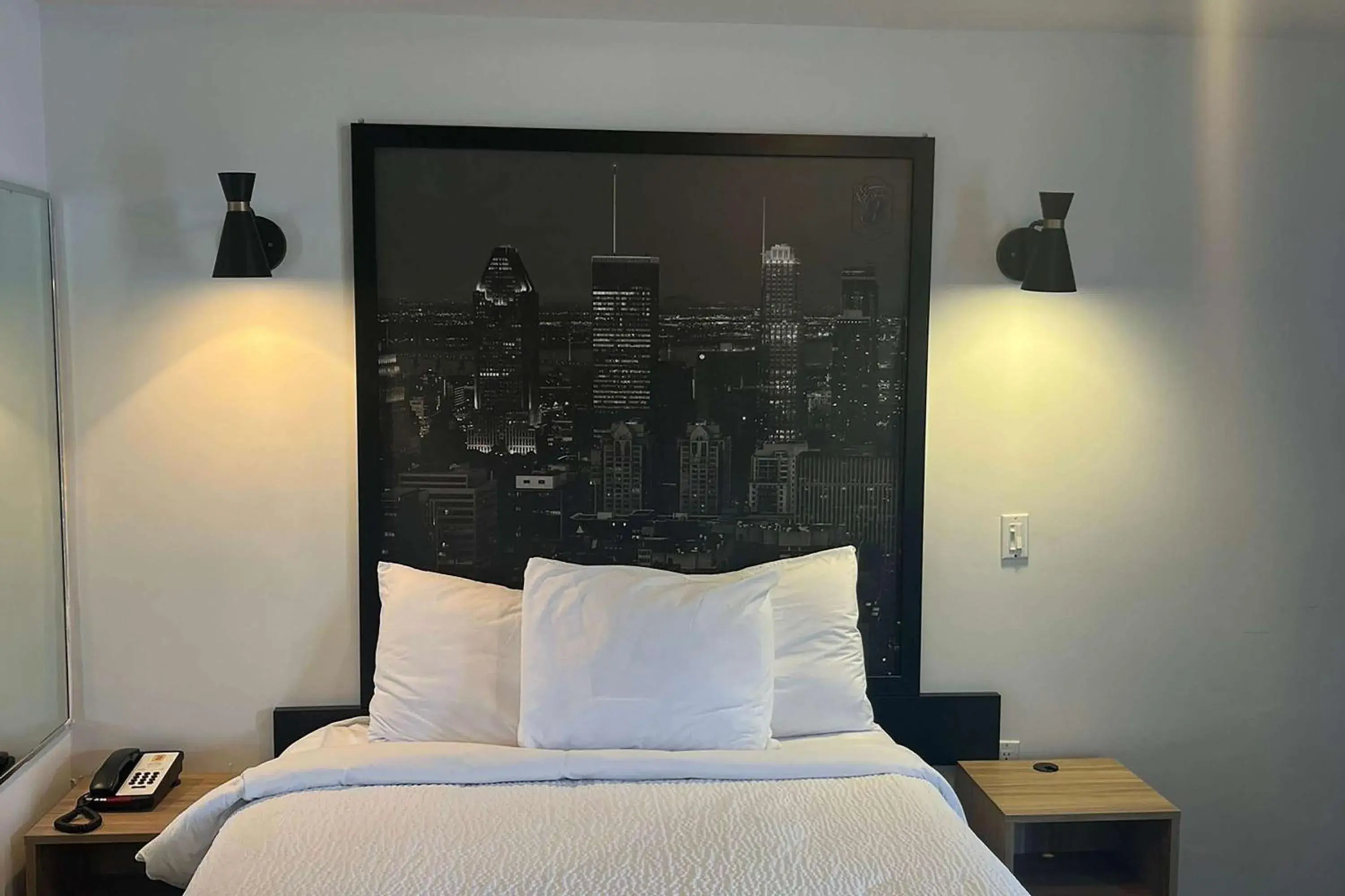 Double Room - Smoking in Super 8 by Wyndham Montreal Double Room - Smoking in Super 8 by Wyndham Montreal