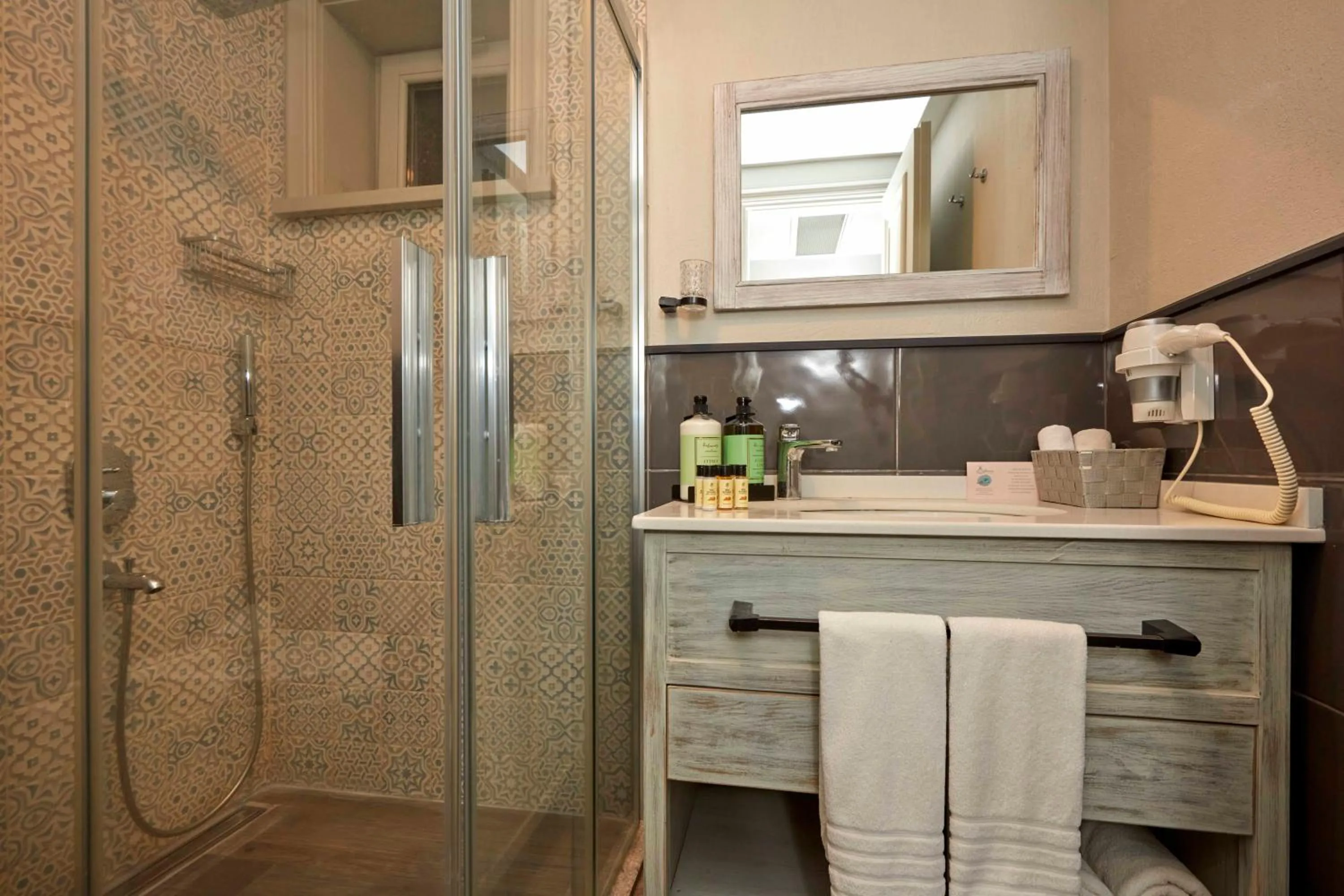 Shower in AlaBora Hotel