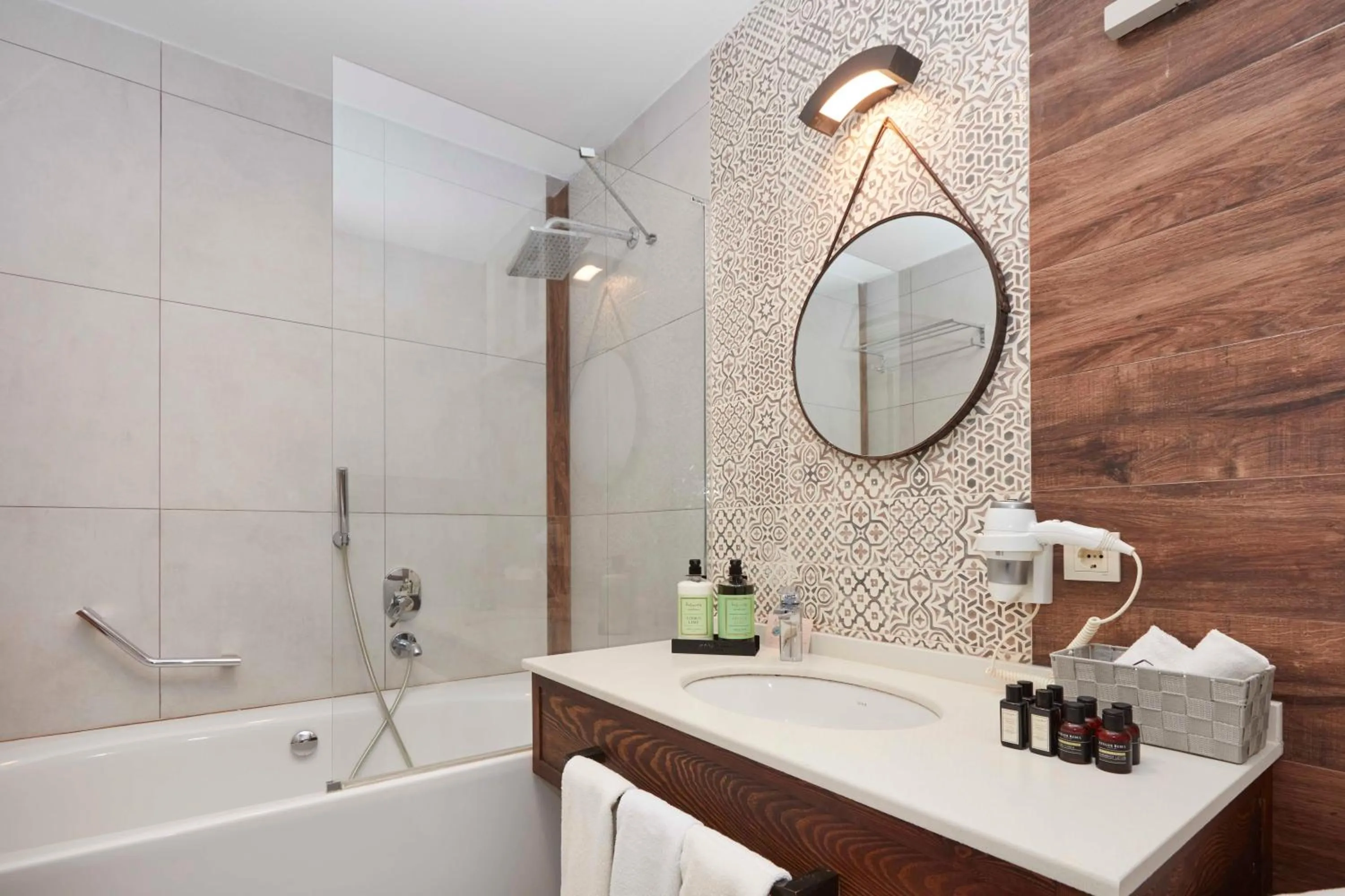 Shower in AlaBora Hotel