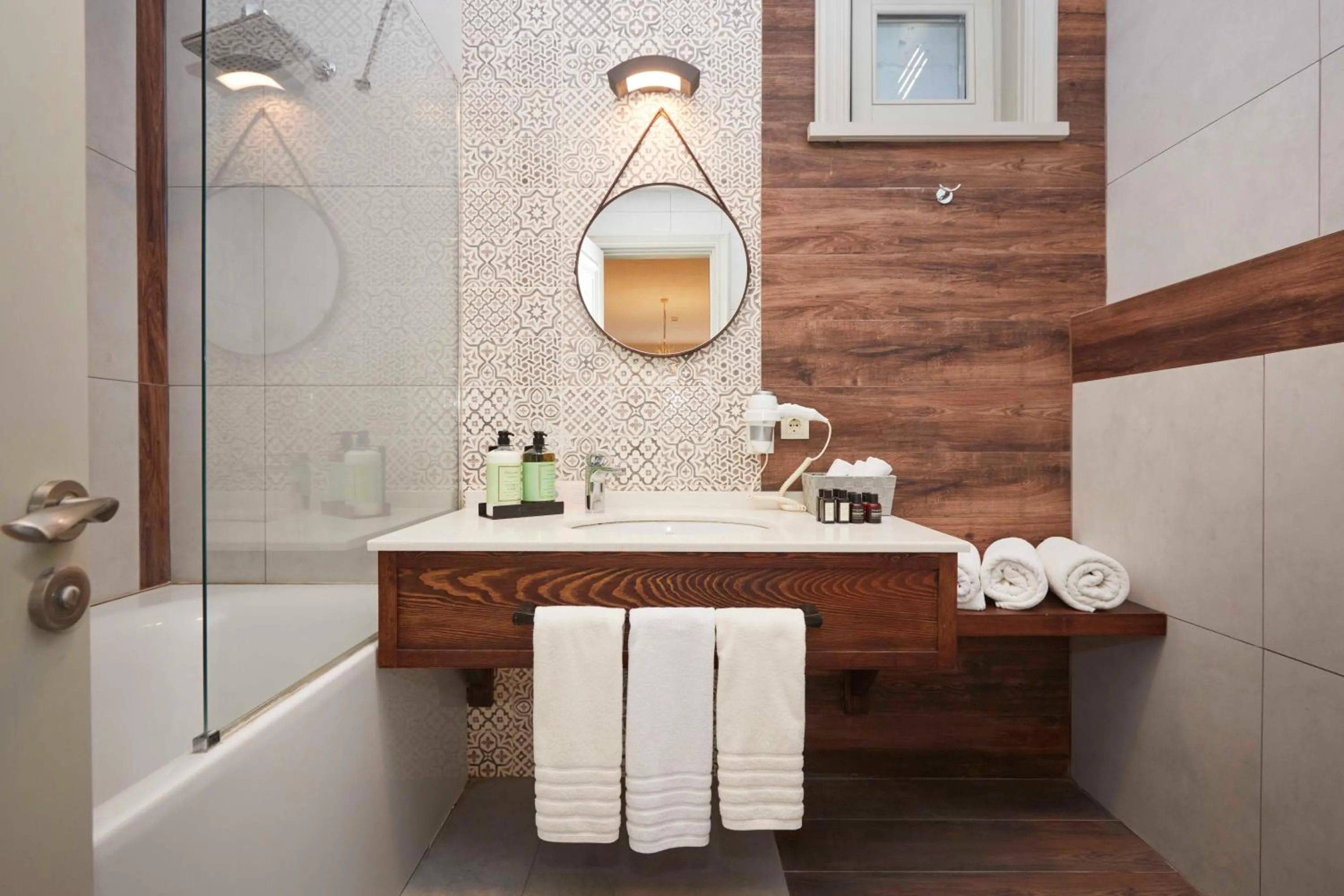 Shower in AlaBora Hotel