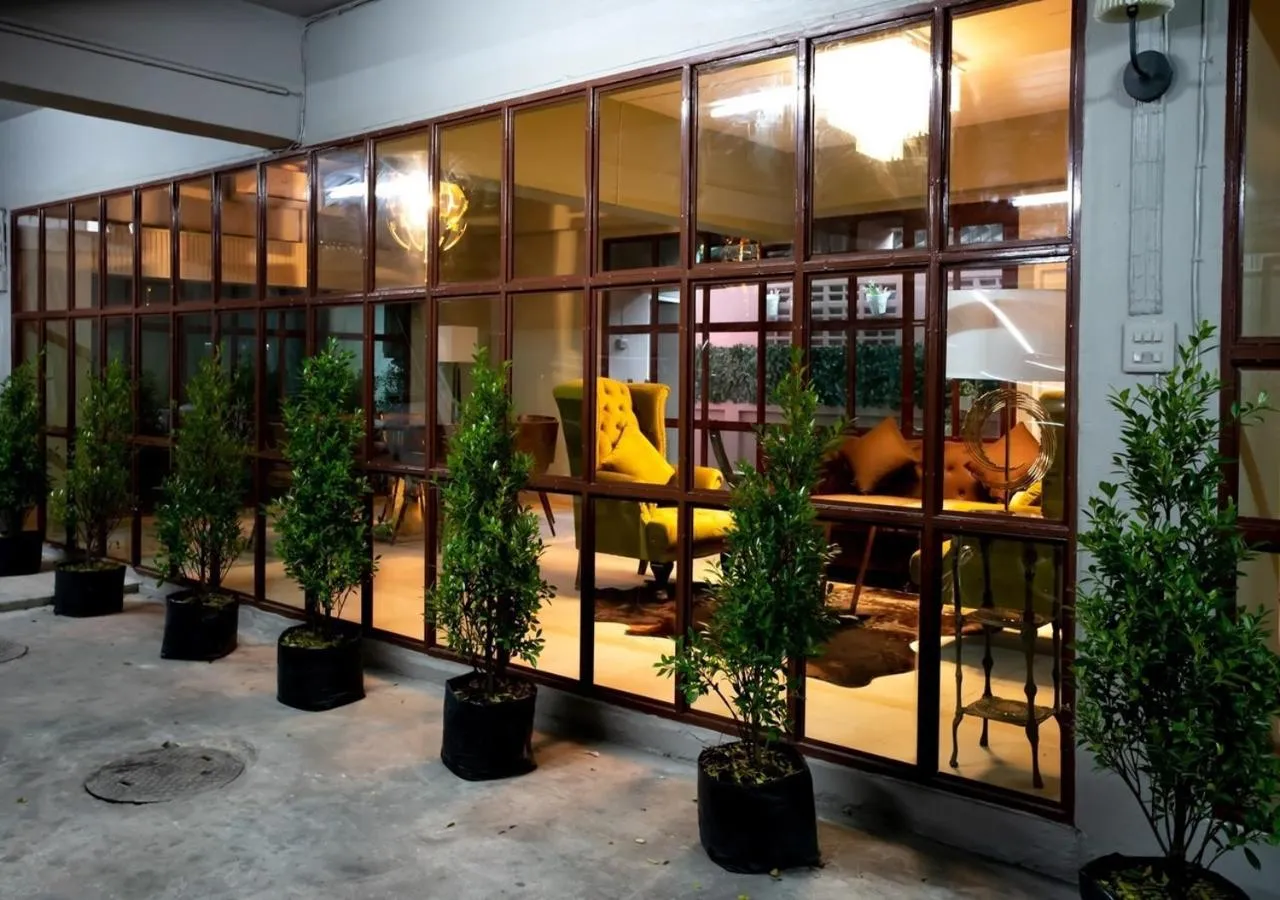 Property building in RoomQuest Bangkok Ratchada