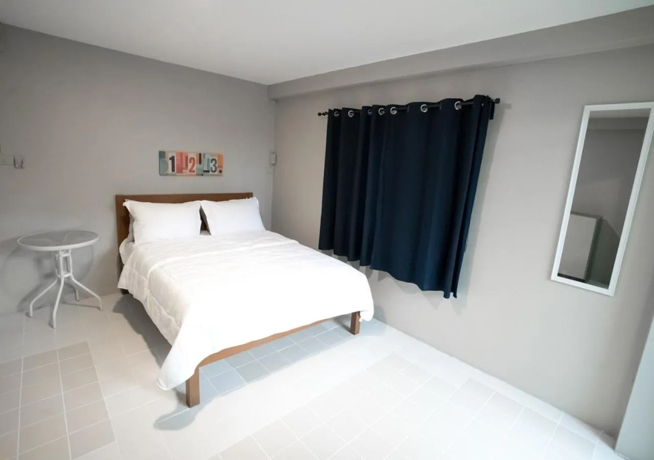 Bedroom in RoomQuest Bangkok Ratchada