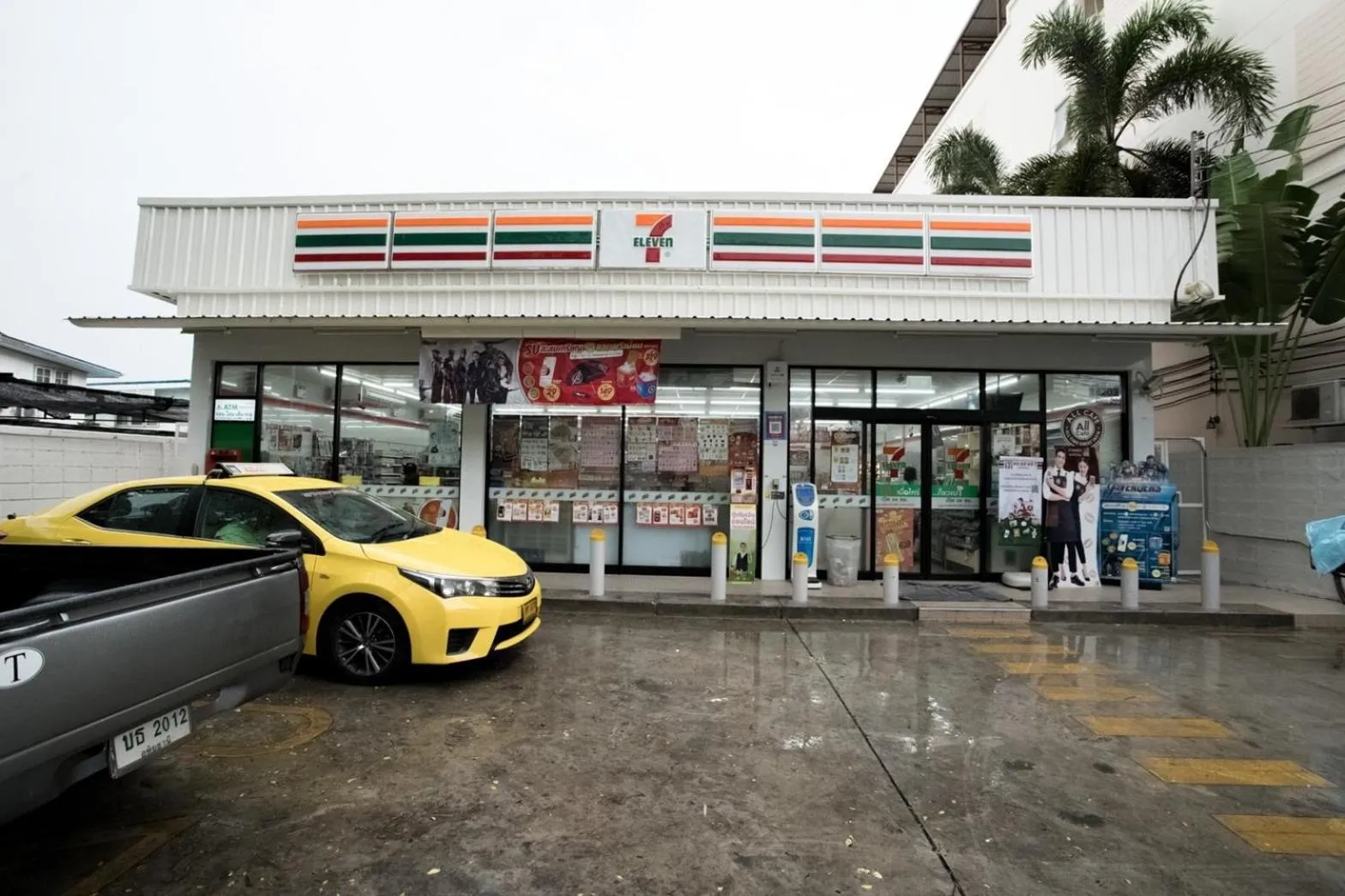 Shopping Area in RoomQuest Bangkok Ratchada