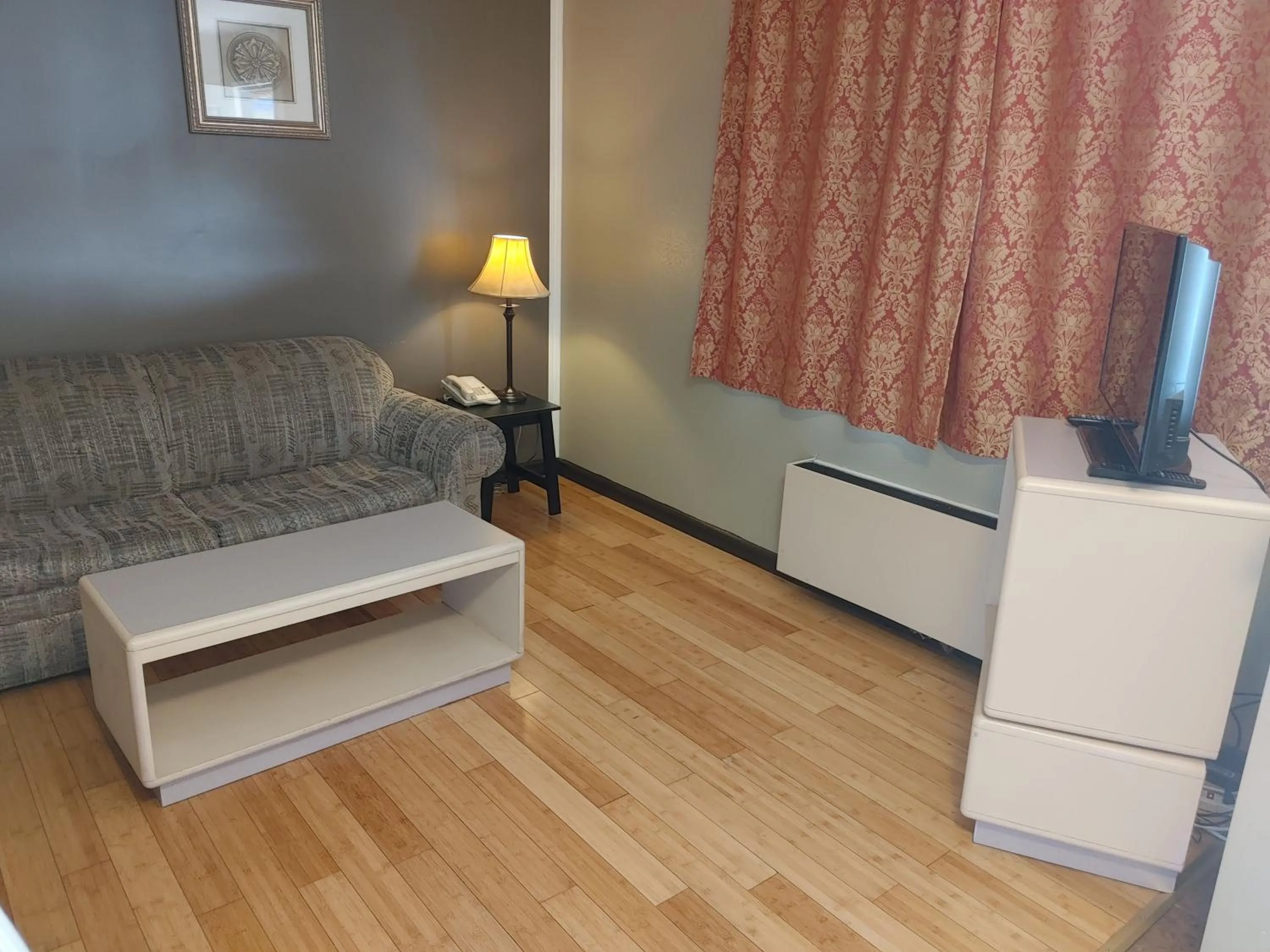 Living room in Magnuson Hotel Creston