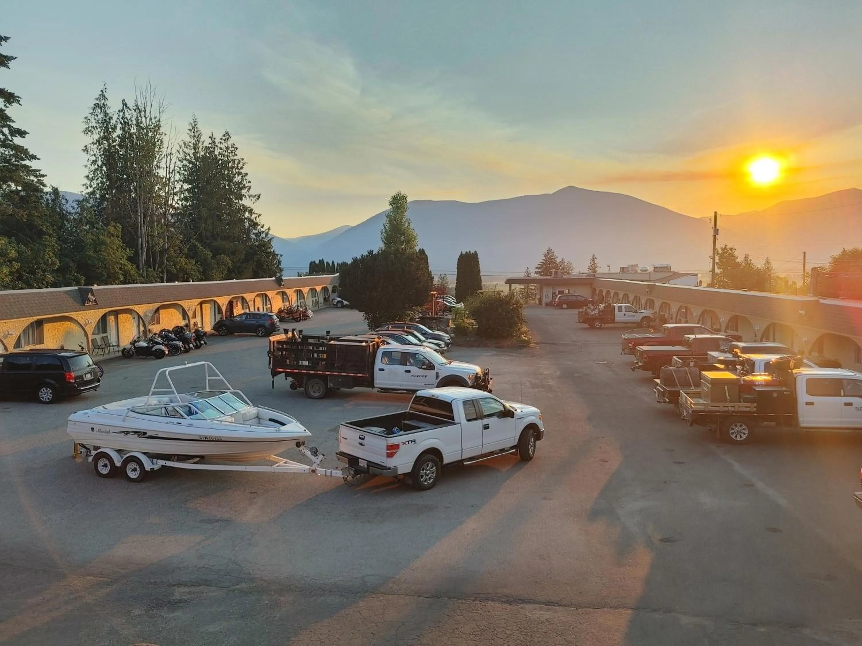 Parking in Magnuson Hotel Creston