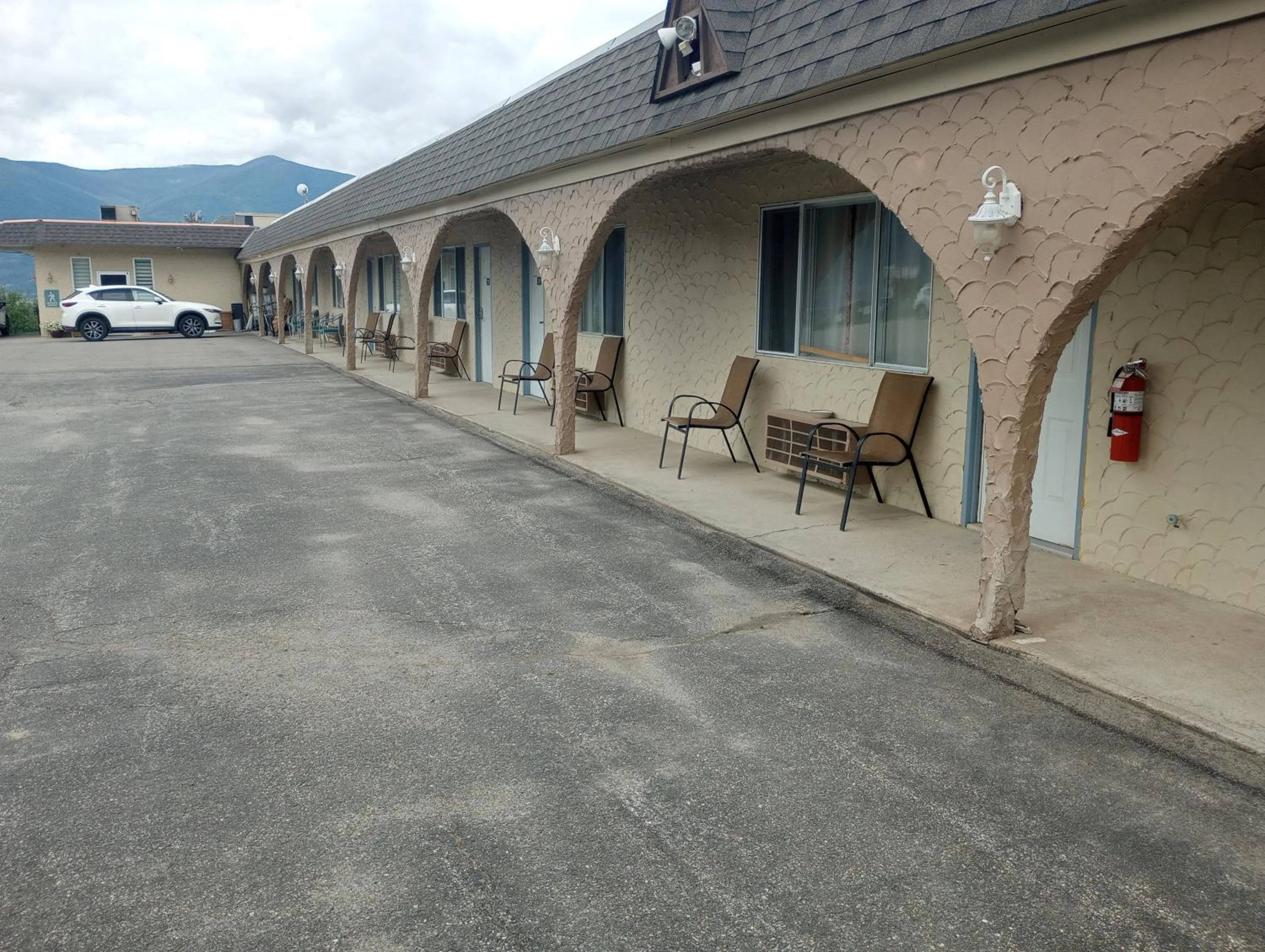 Parking in Magnuson Hotel Creston