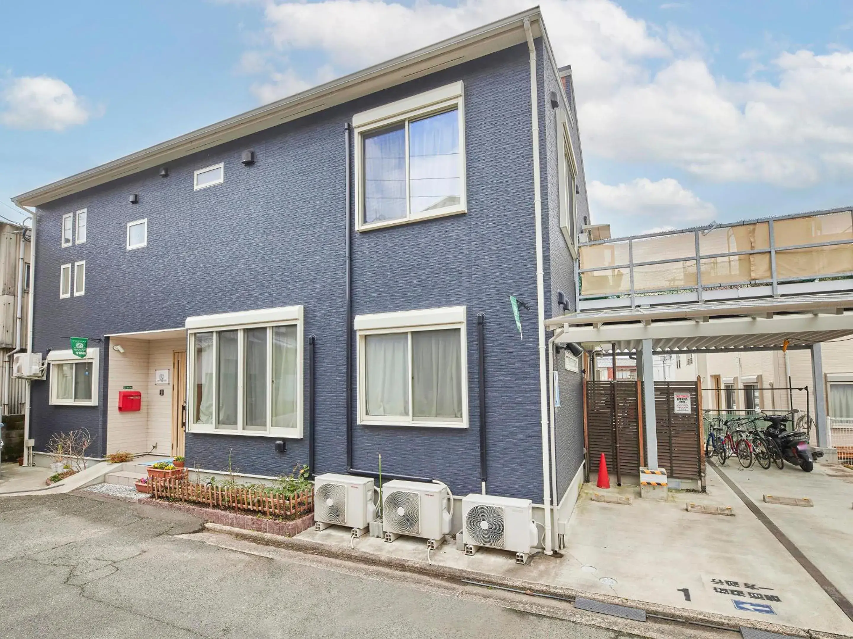 Property building in Itosima Guesthouse TOMO Property building in Itosima Guesthouse TOMO