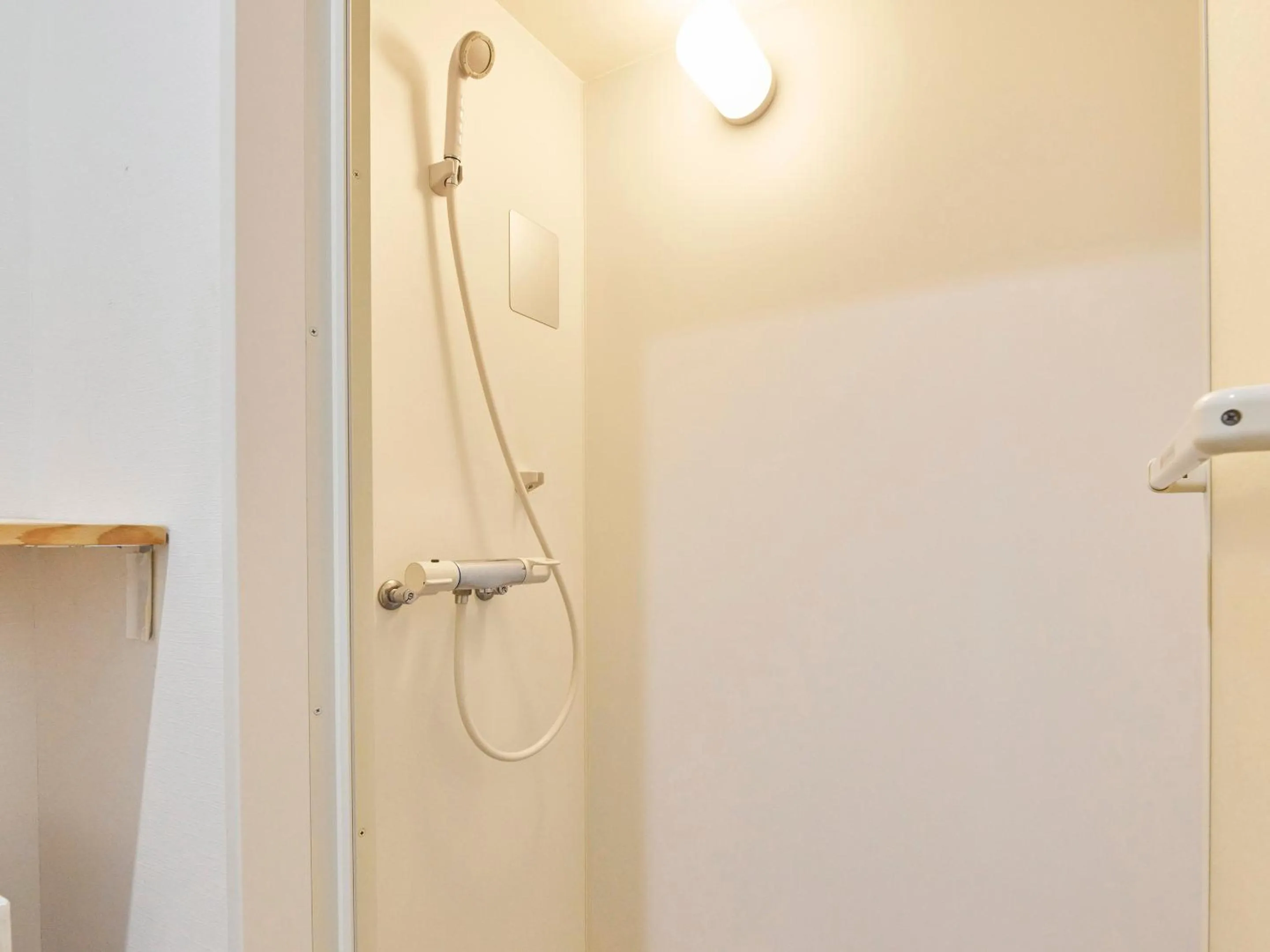 Shower in Itosima Guesthouse TOMO