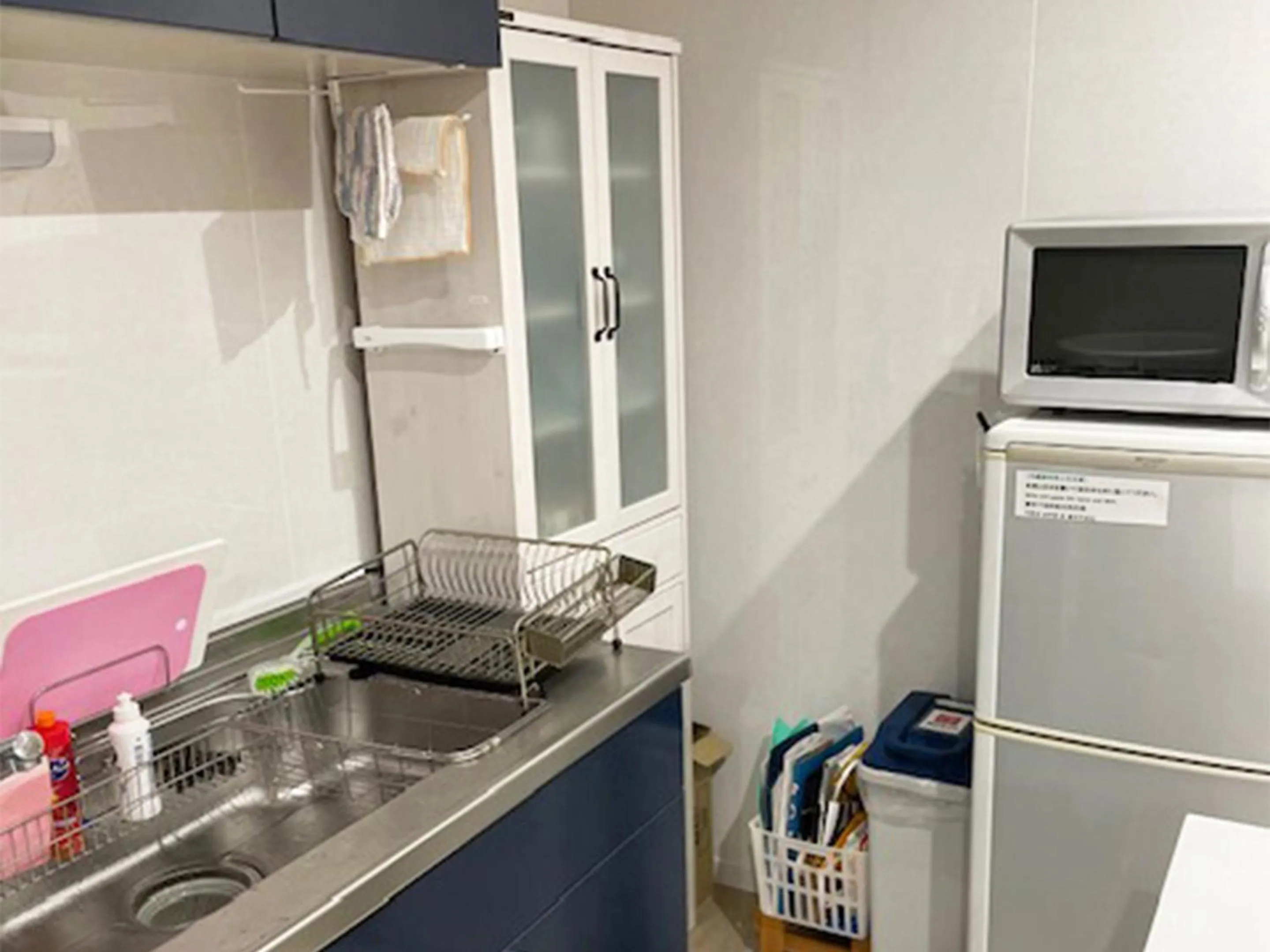 Communal kitchen in Itosima Guesthouse TOMO