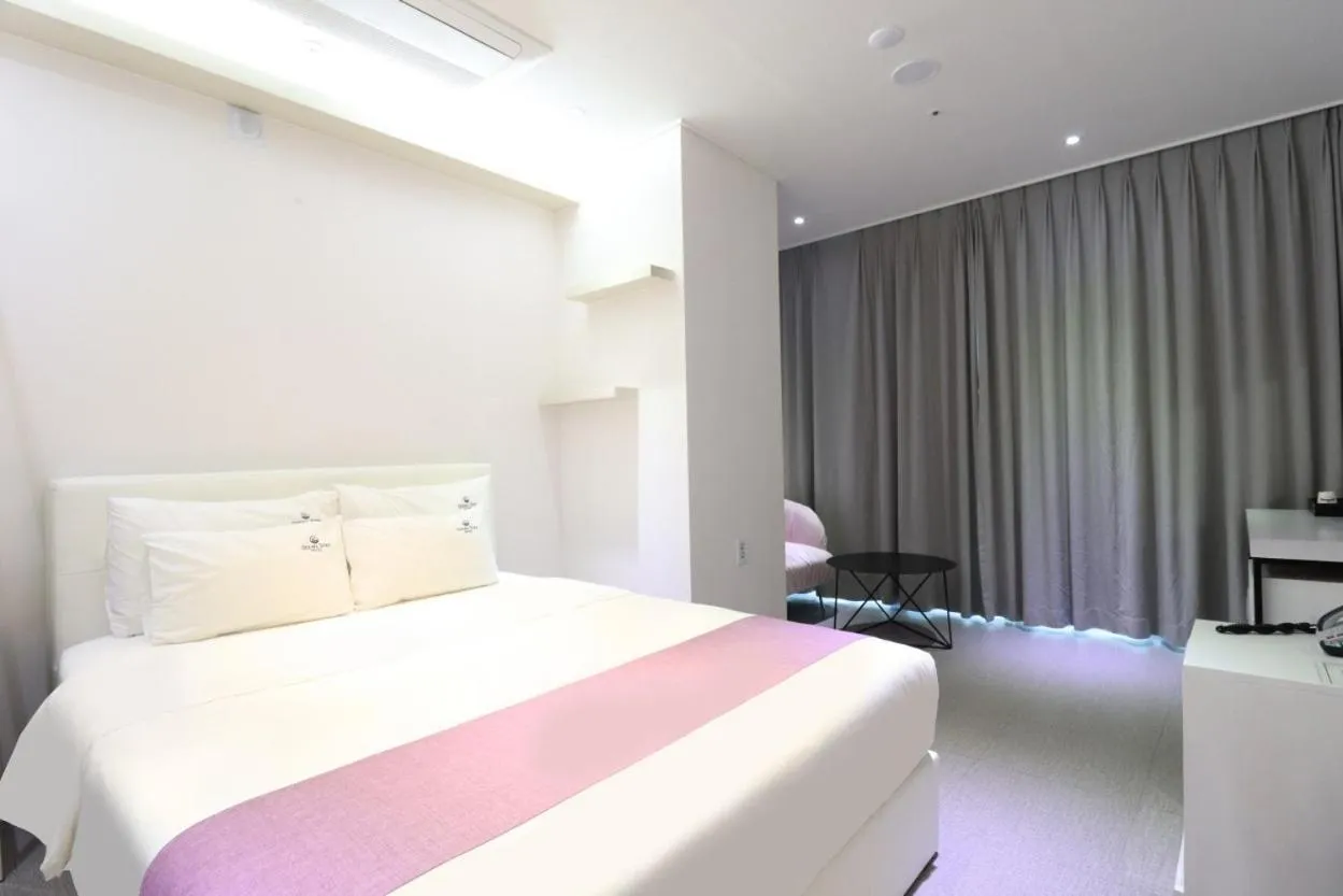 Bed in Oceanstay Hotel