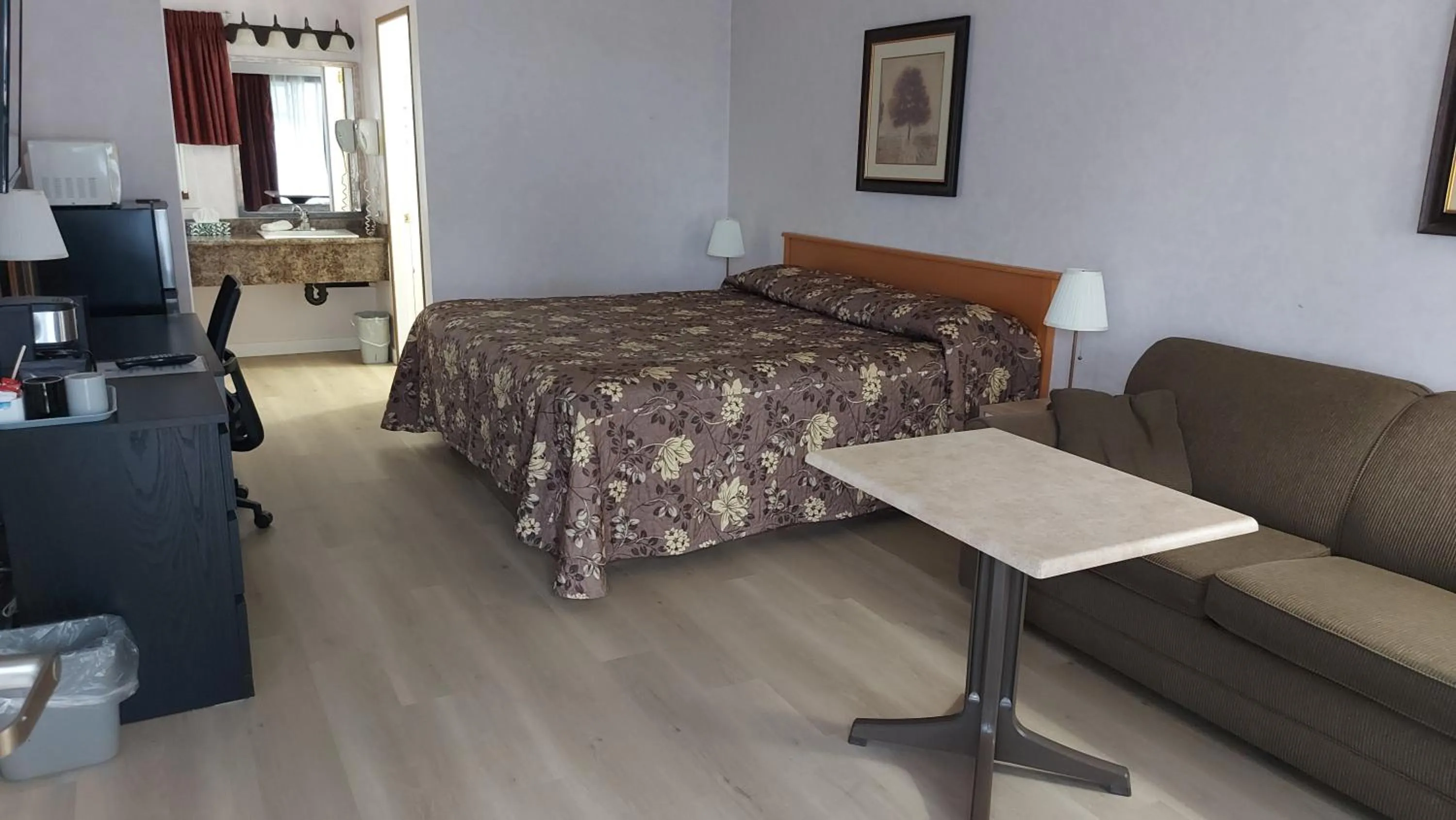 Photo of the whole room, Bed in Heritage Inn