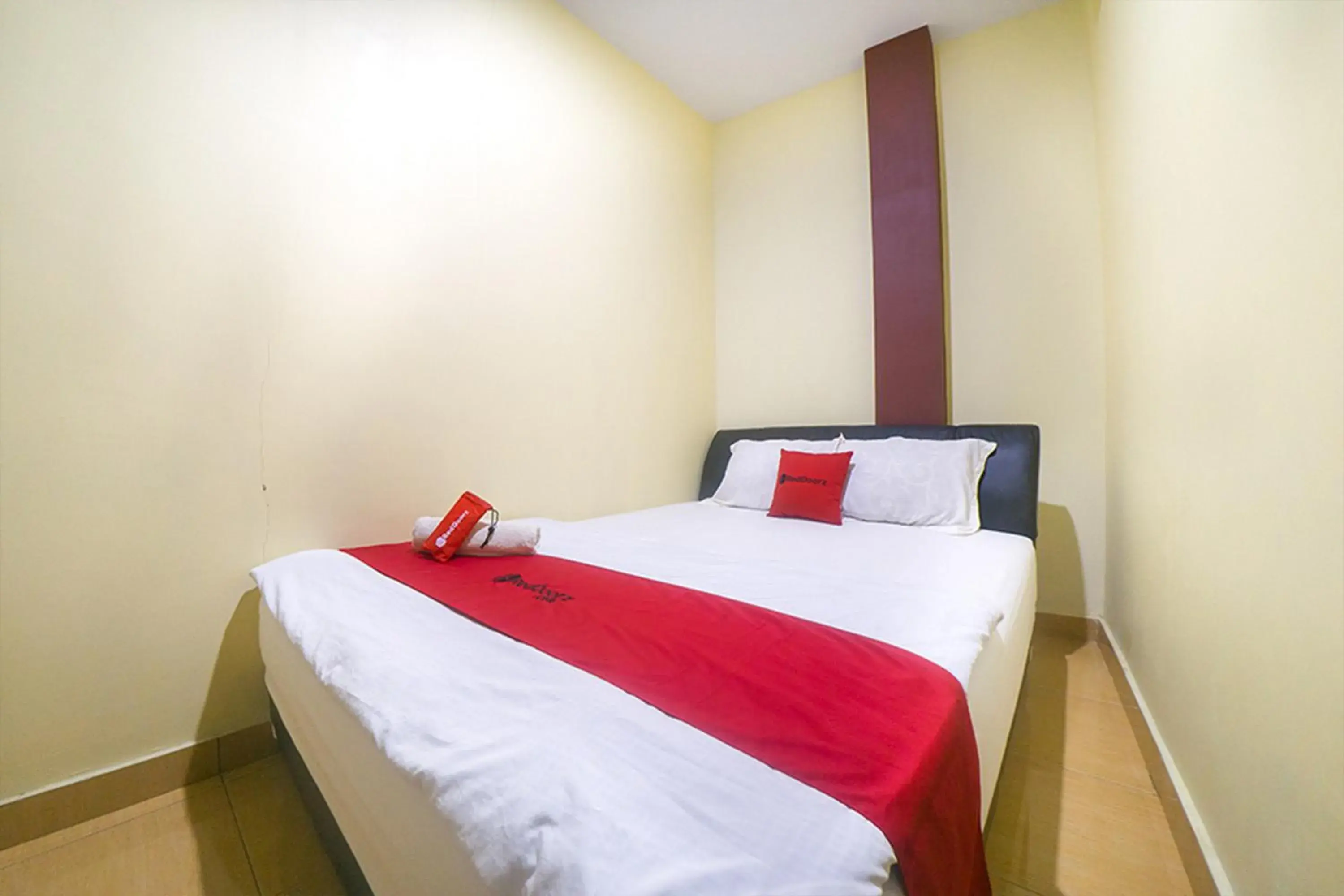 Bedroom, Bed in RedDoorz near TVRI Gorontalo