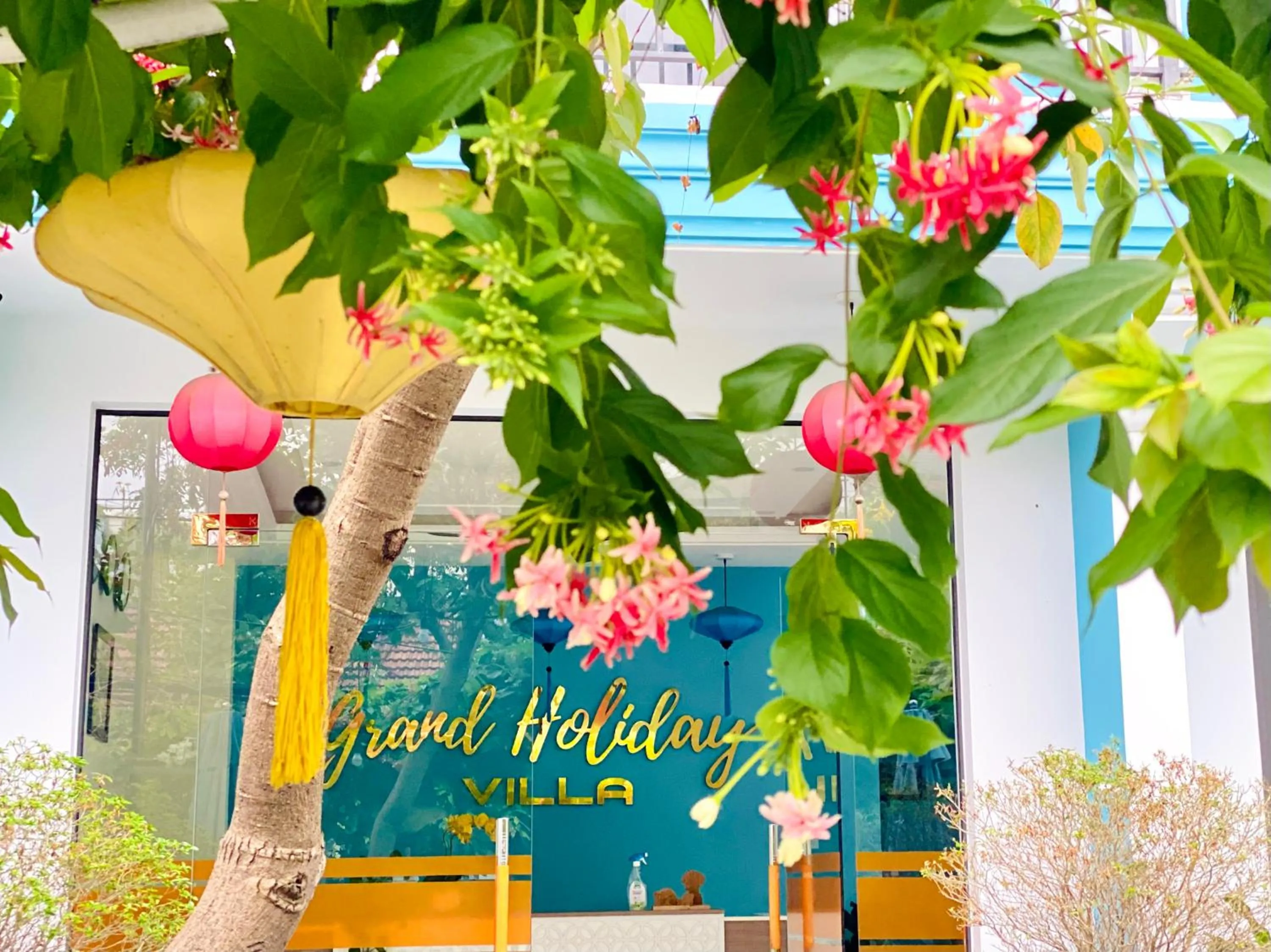 Facade/entrance in Grand Holiday Hoian Villa