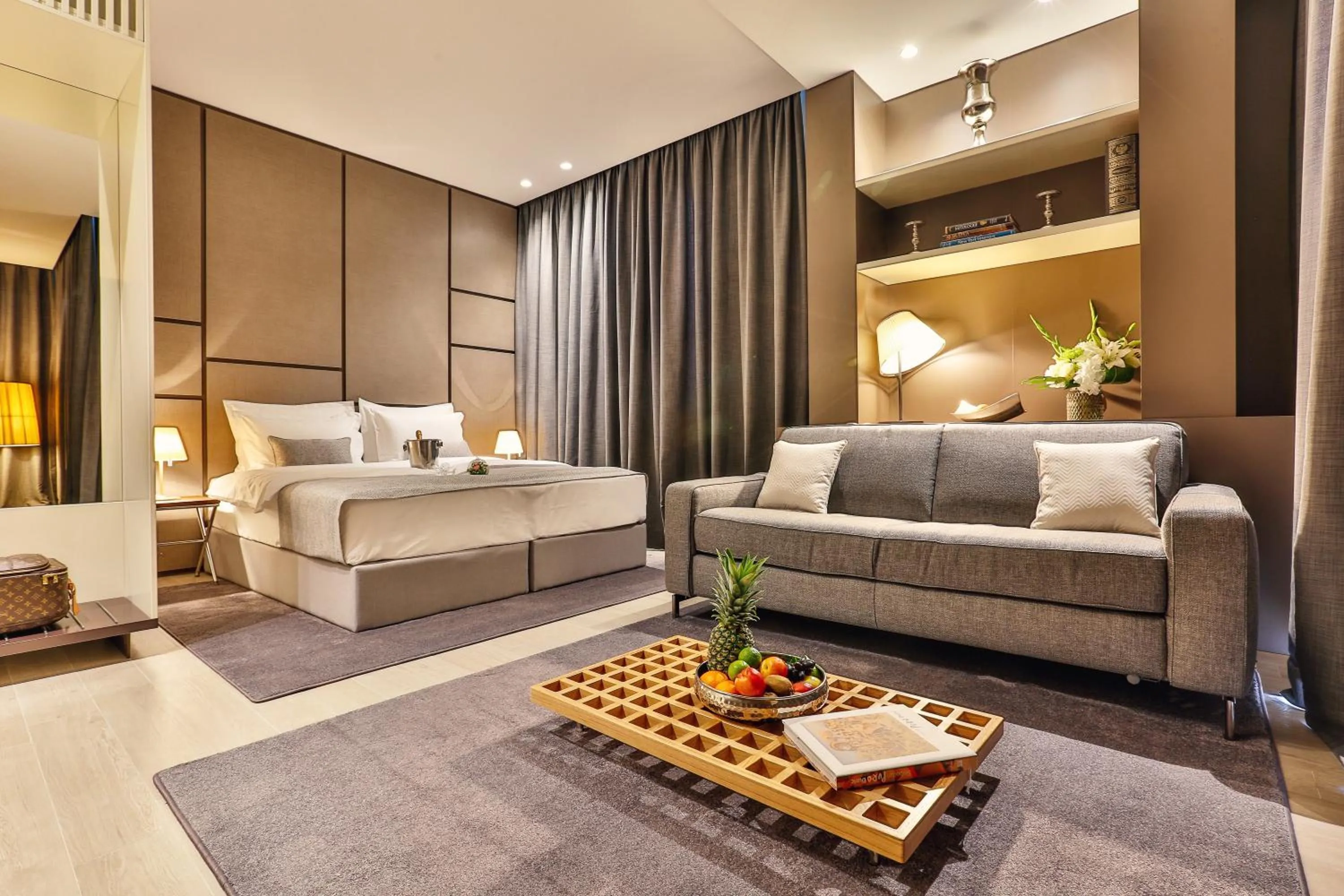 Bed in Avanti Hotel & Spa