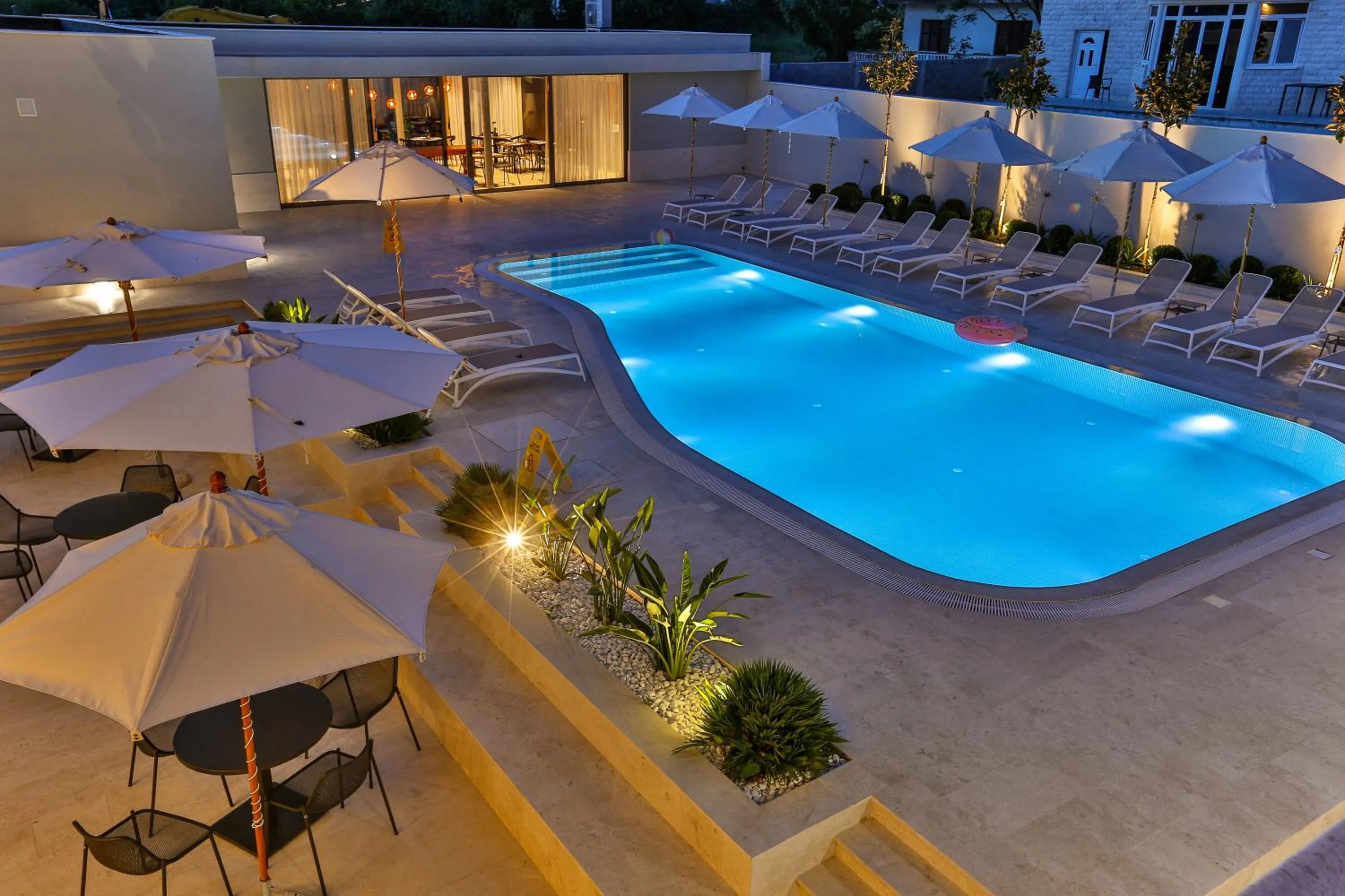 Swimming pool in Avanti Hotel & Spa