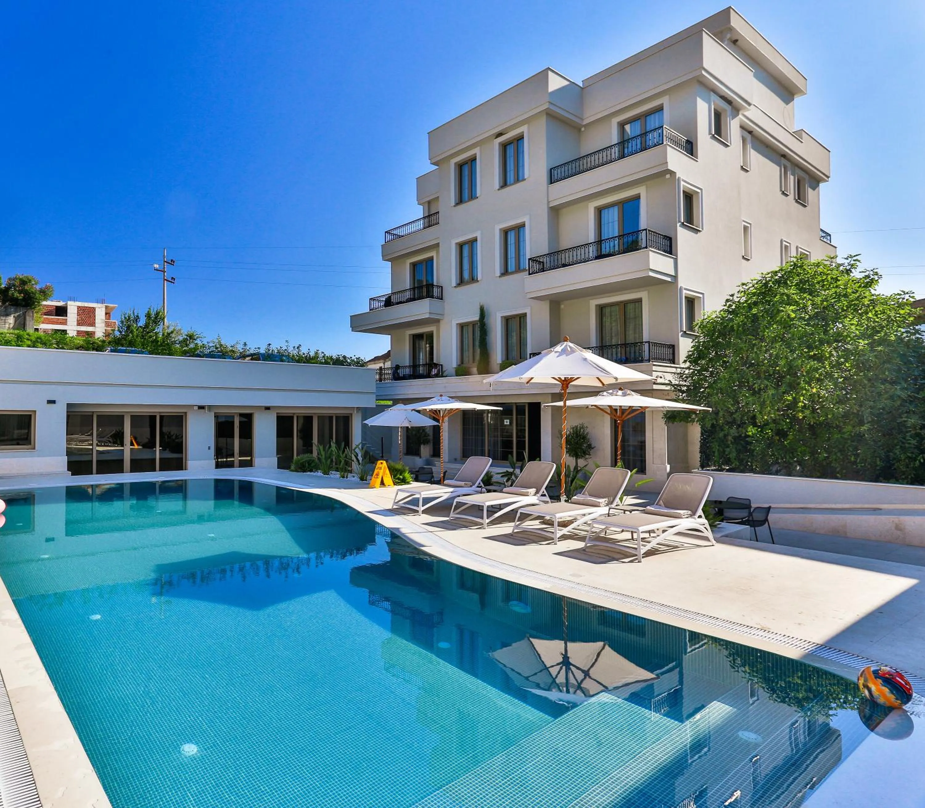 Swimming pool in Avanti Hotel & Spa