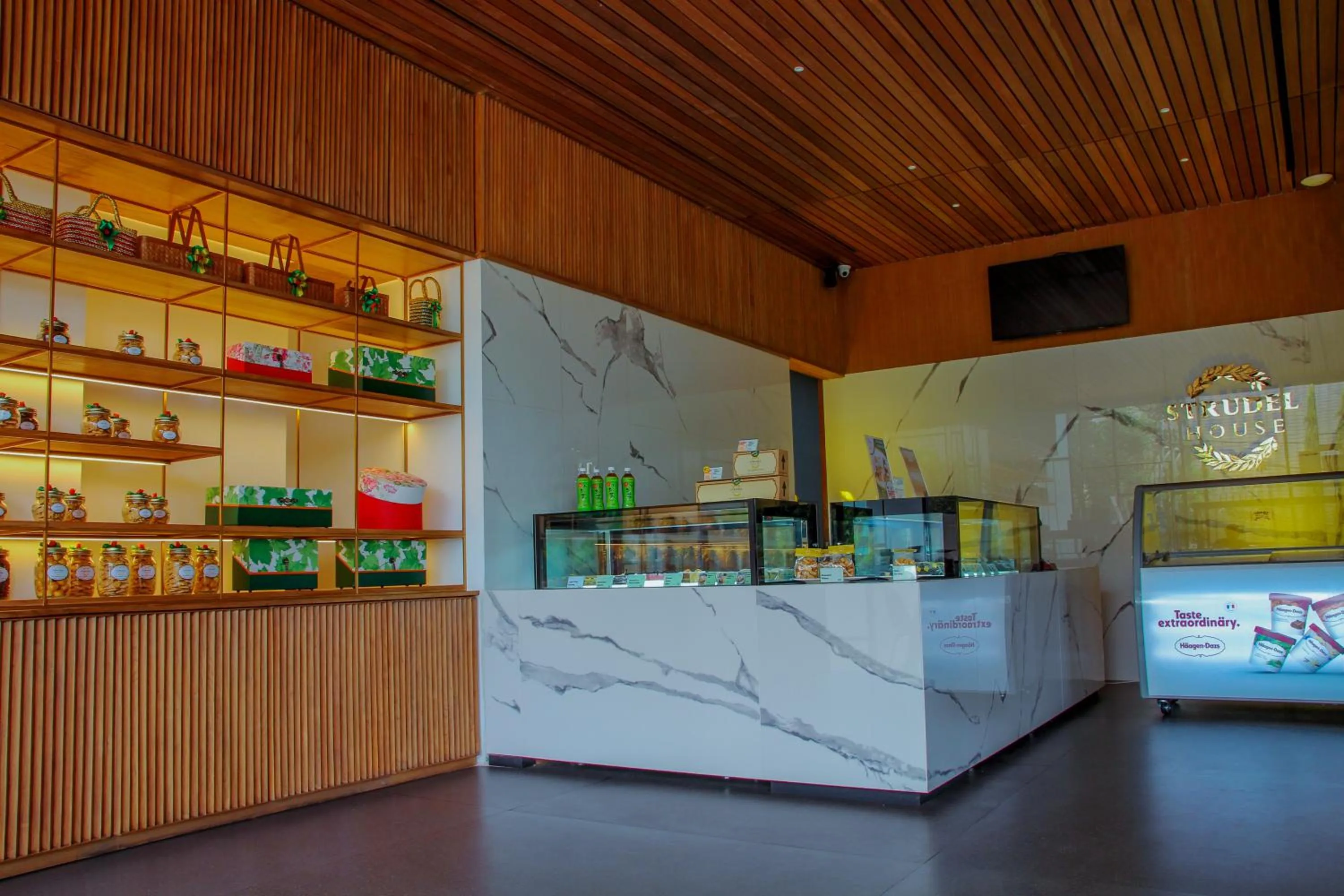 Food and drinks in Nagomi Suites & Hotel