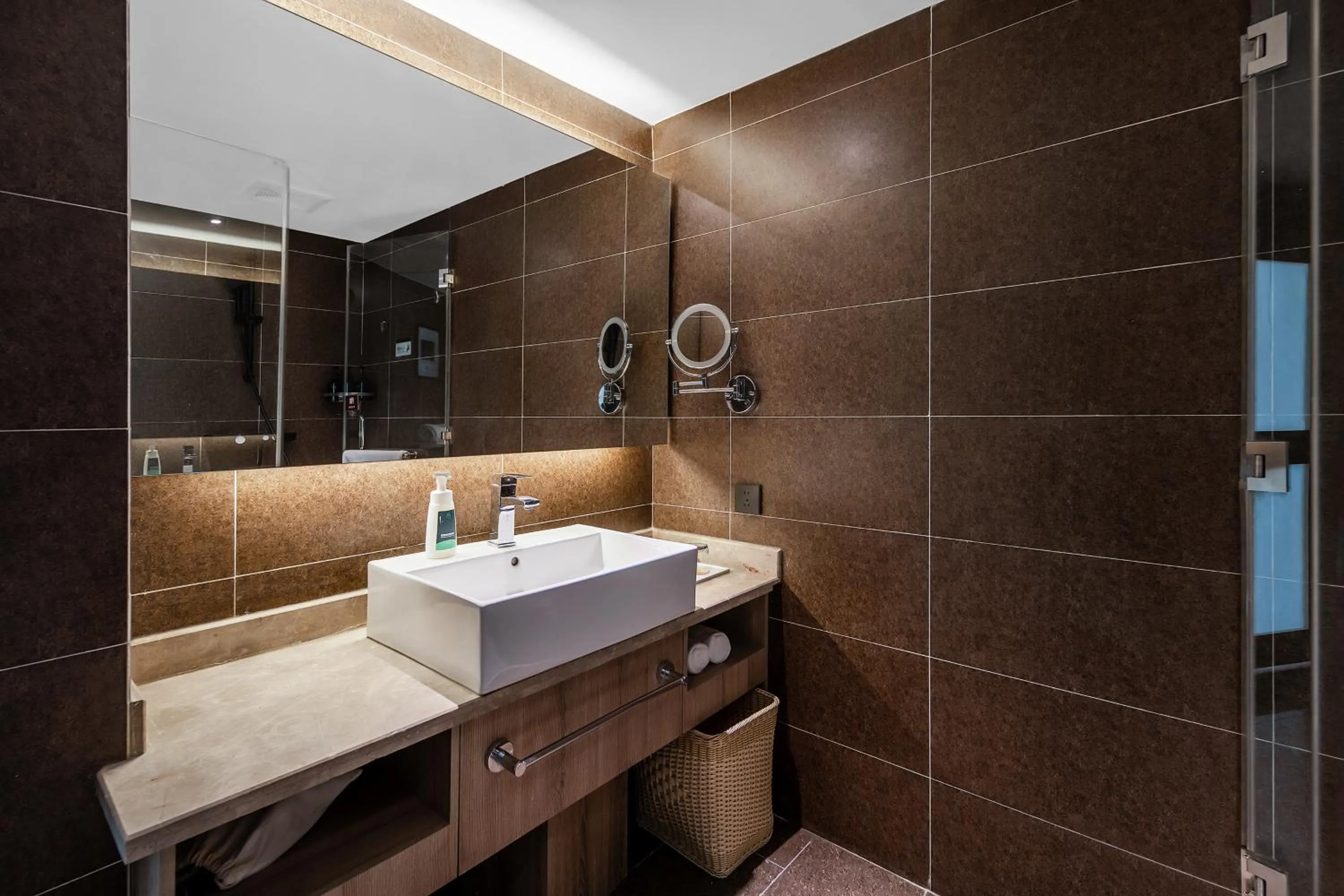 Shower in Atour Hotel Chengdu New Convention and Exhibition Center Branch