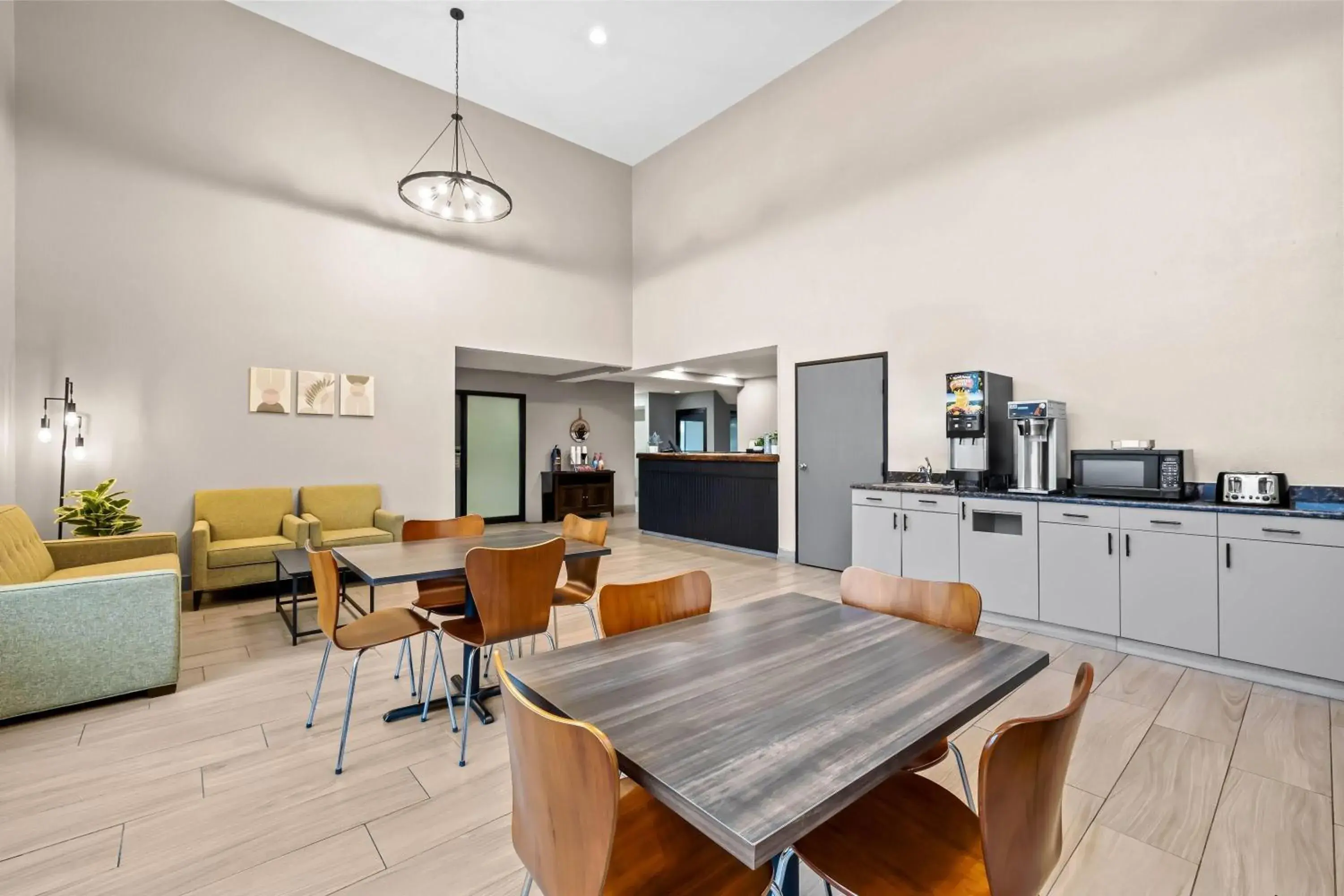 Restaurant/places to eat in Super 8 by Wyndham Watertown WI Restaurant/places to eat in Super 8 by Wyndham Watertown WI