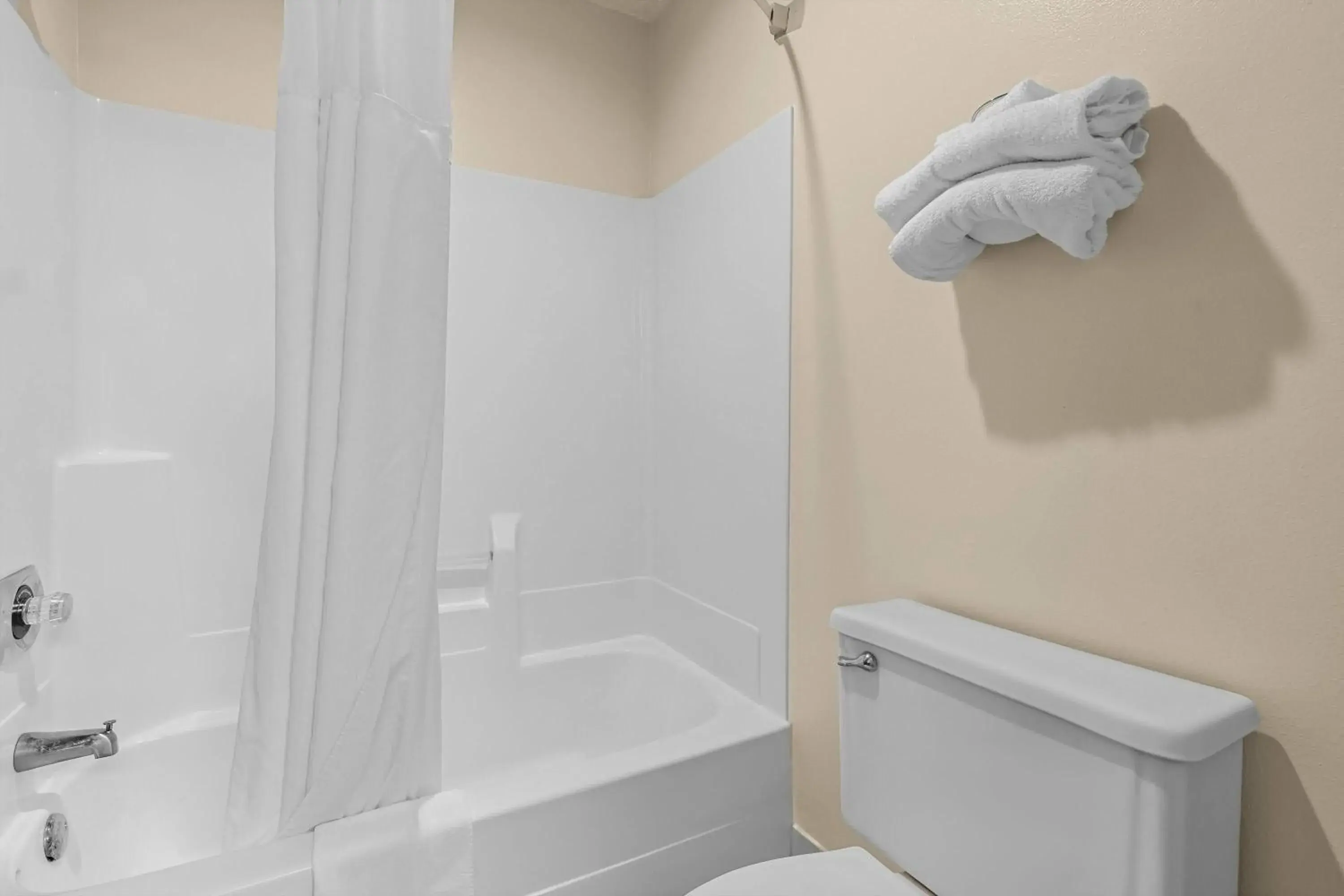 Queen Room - Non-Smoking in Super 8 by Wyndham Watertown WI Queen Room - Non-Smoking in Super 8 by Wyndham Watertown WI