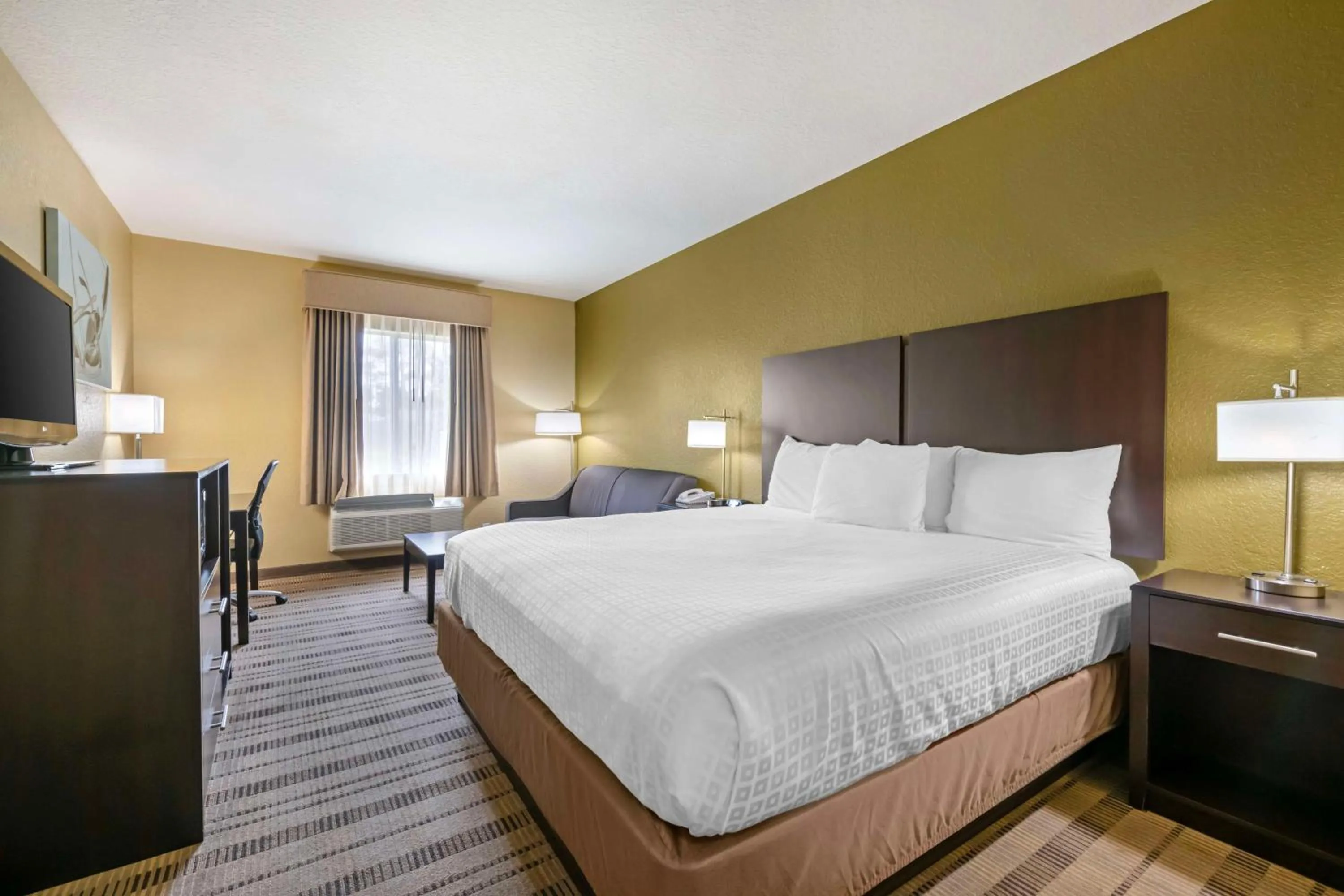 Bedroom, Bed in Best Western Edgewater Inn