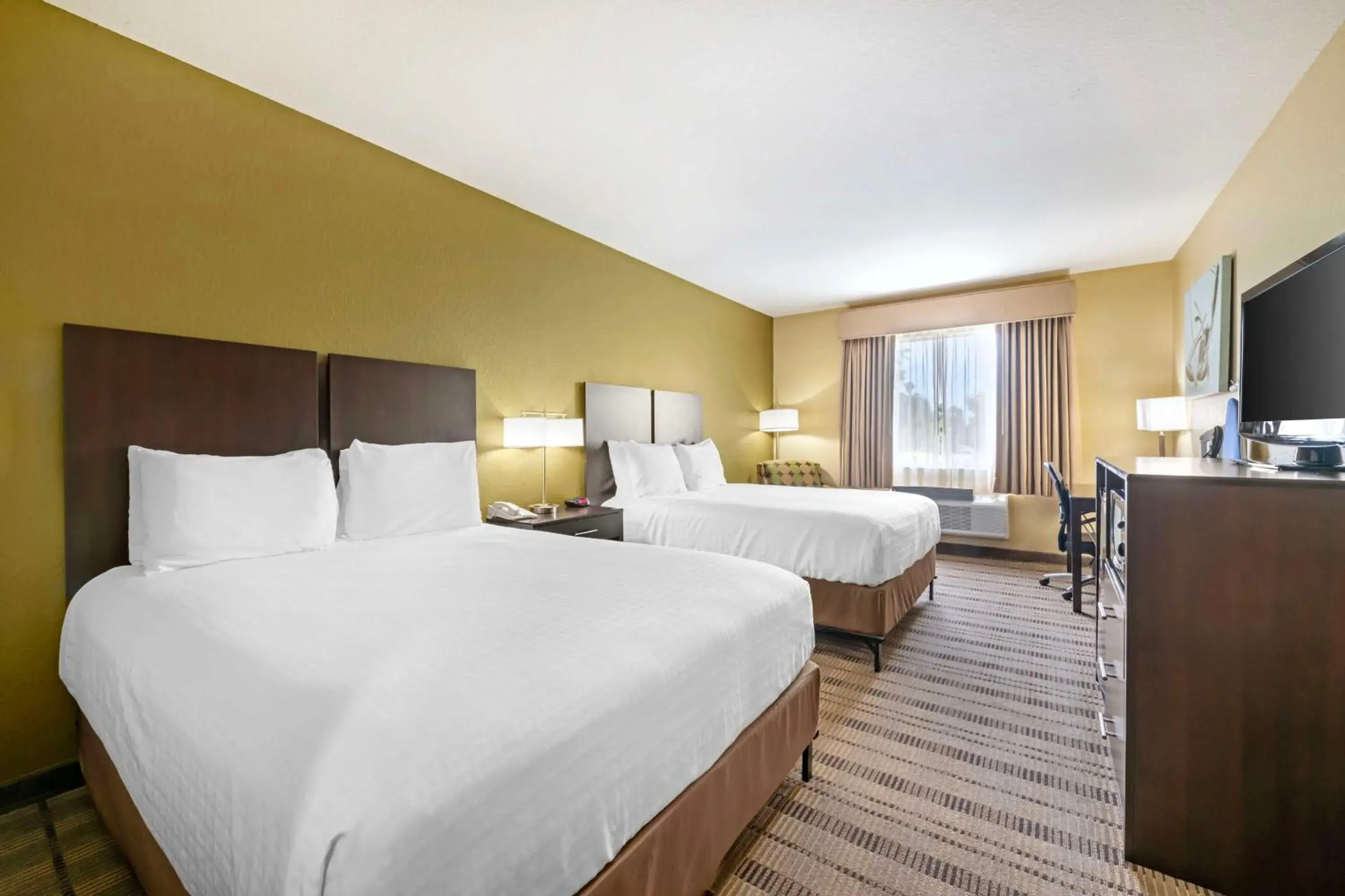 Bedroom, Bed in Best Western Edgewater Inn Bedroom, Bed in Best Western Edgewater Inn