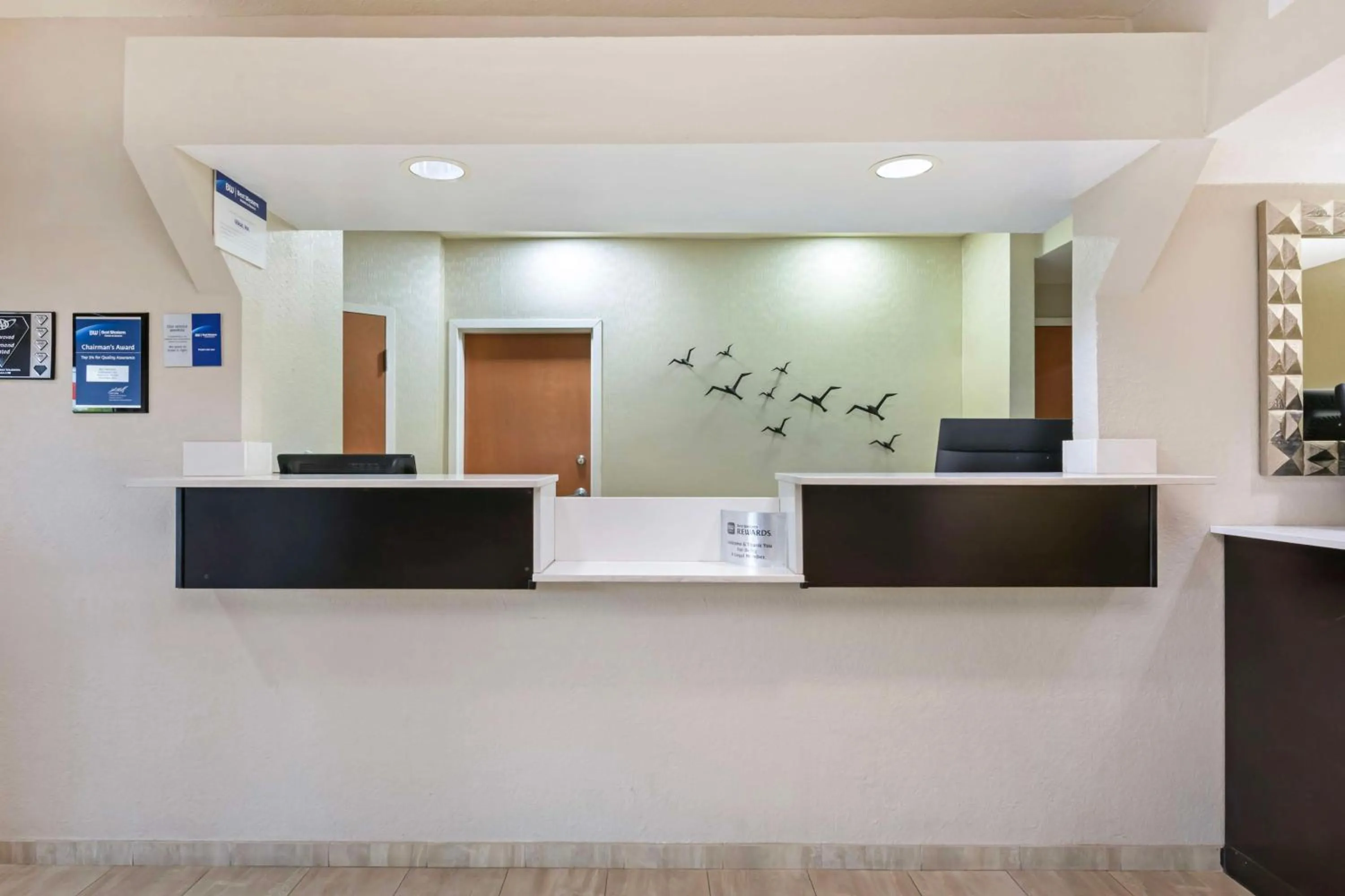 Lobby or reception in Best Western Edgewater Inn