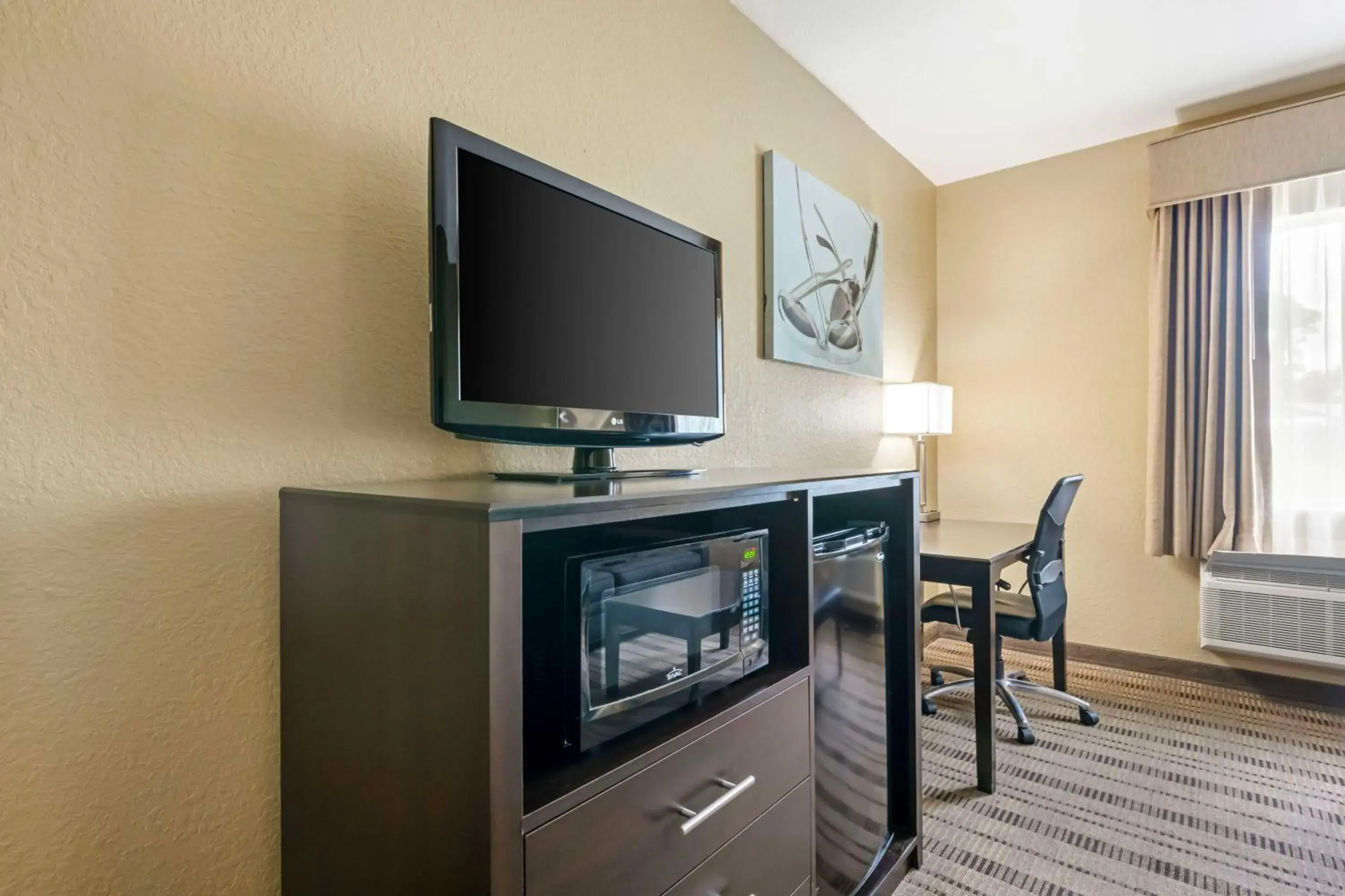 Bedroom in Best Western Edgewater Inn Bedroom in Best Western Edgewater Inn