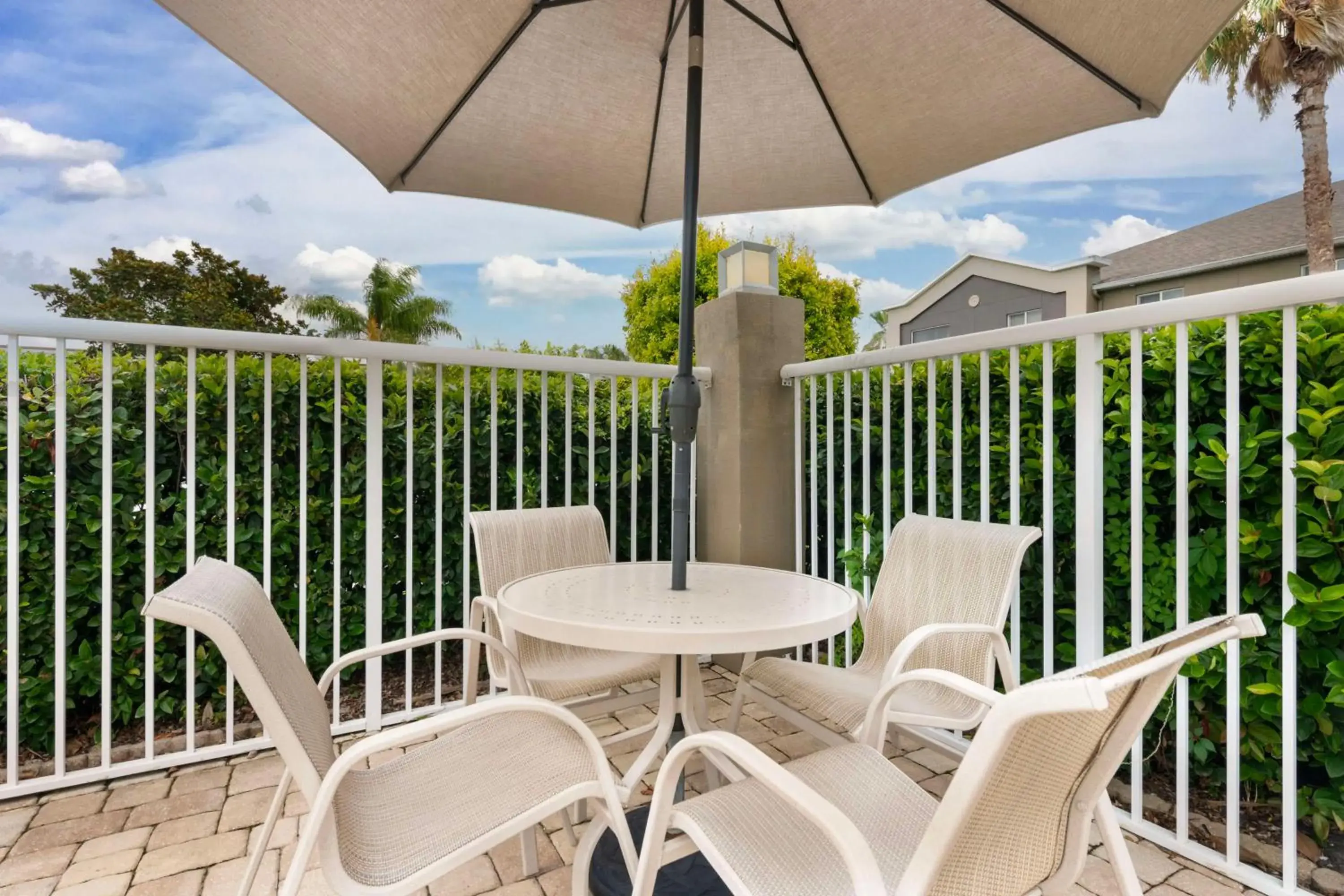 Pool view in Best Western Edgewater Inn Pool view in Best Western Edgewater Inn