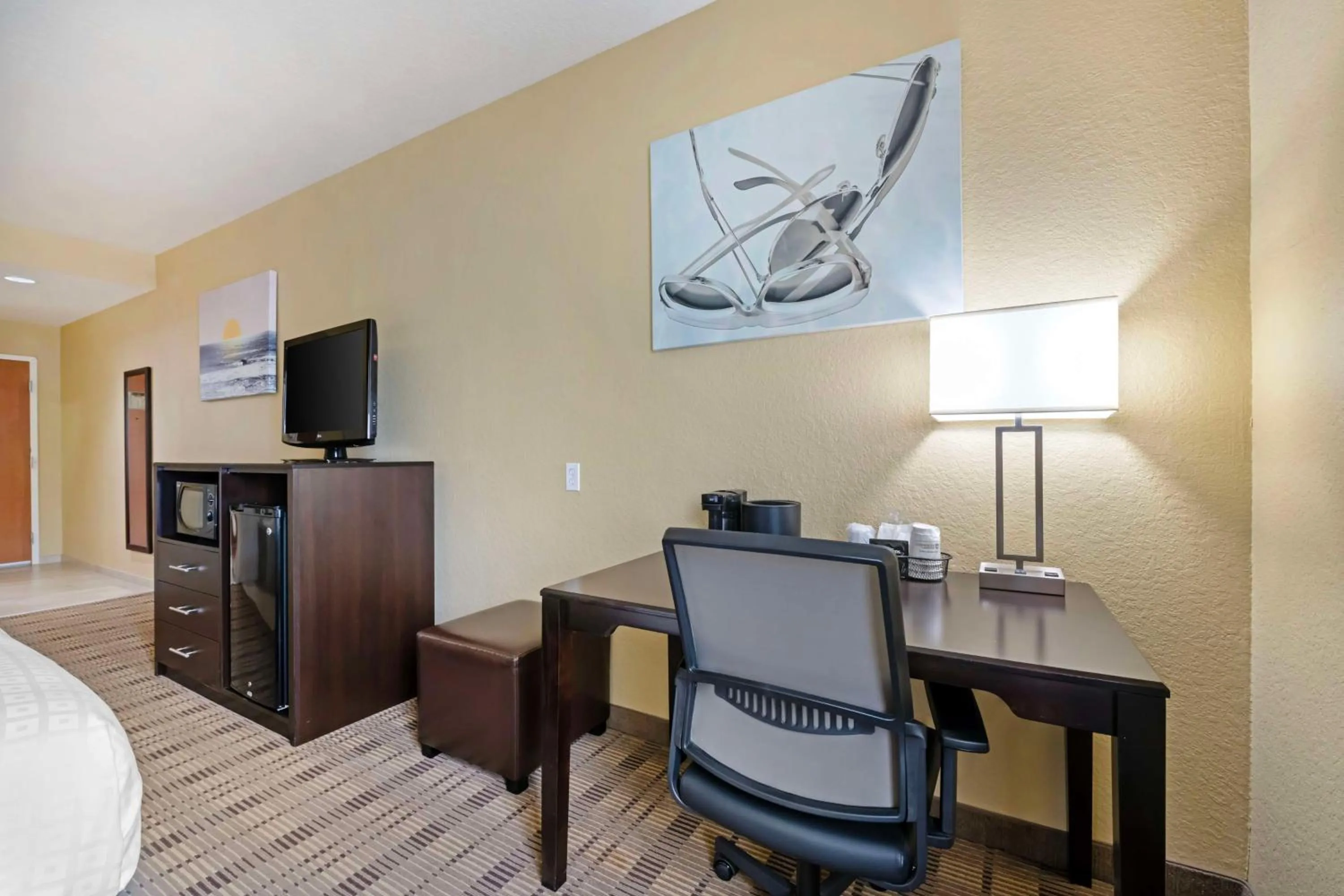 Bedroom, Bed in Best Western Edgewater Inn