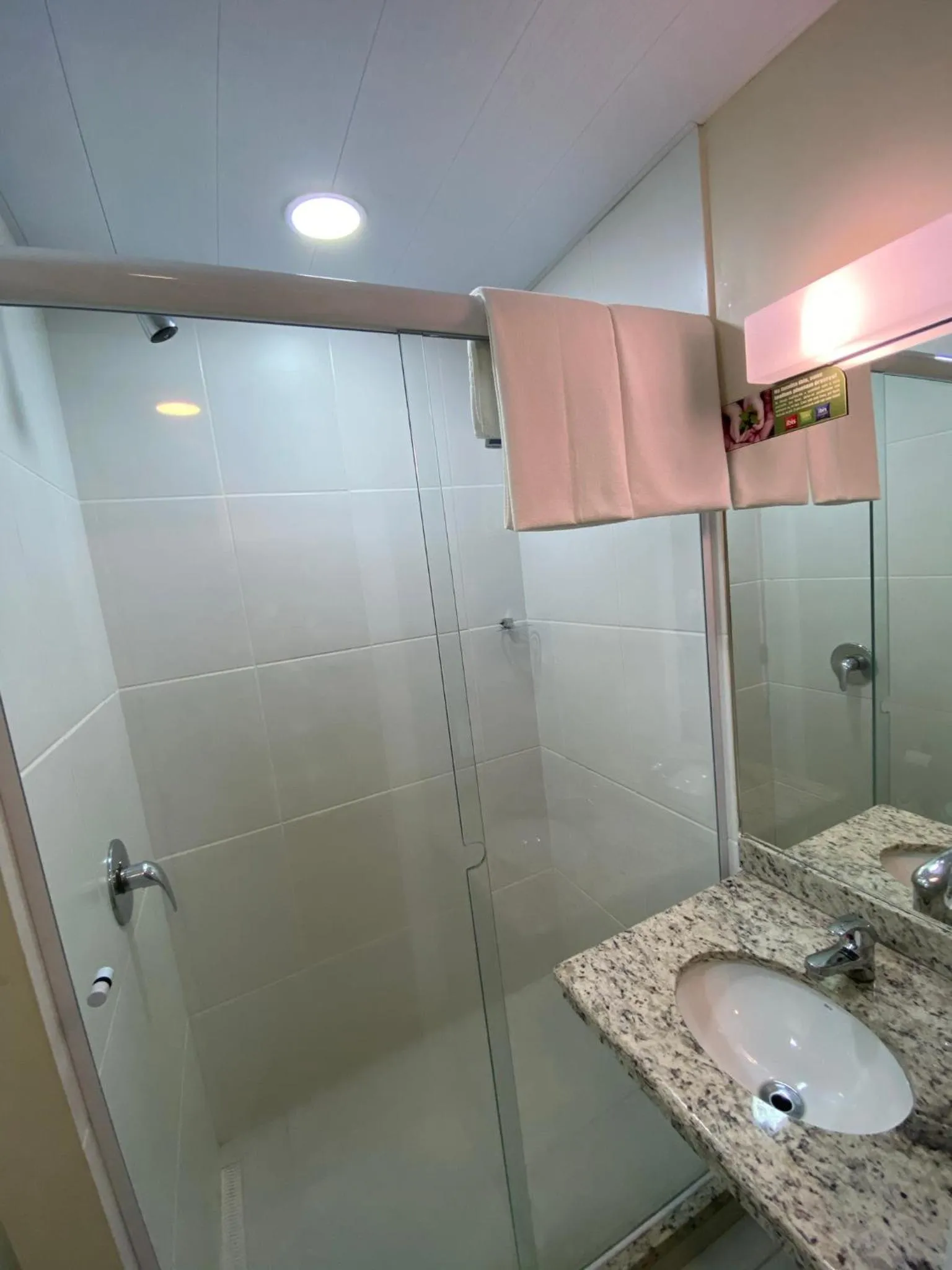 Bathroom in ibis budget Itaperuna