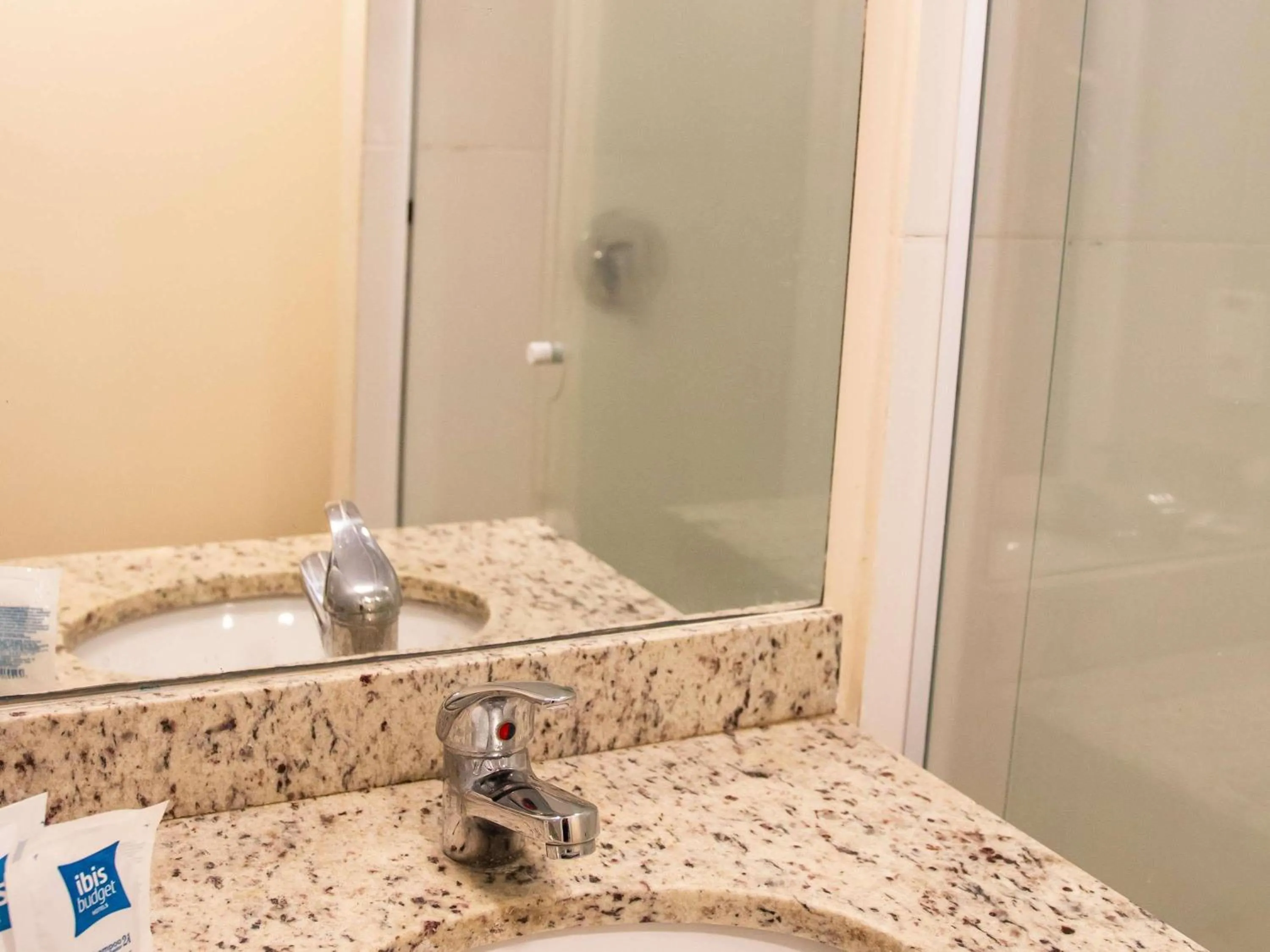 Bedroom in ibis budget Itaperuna