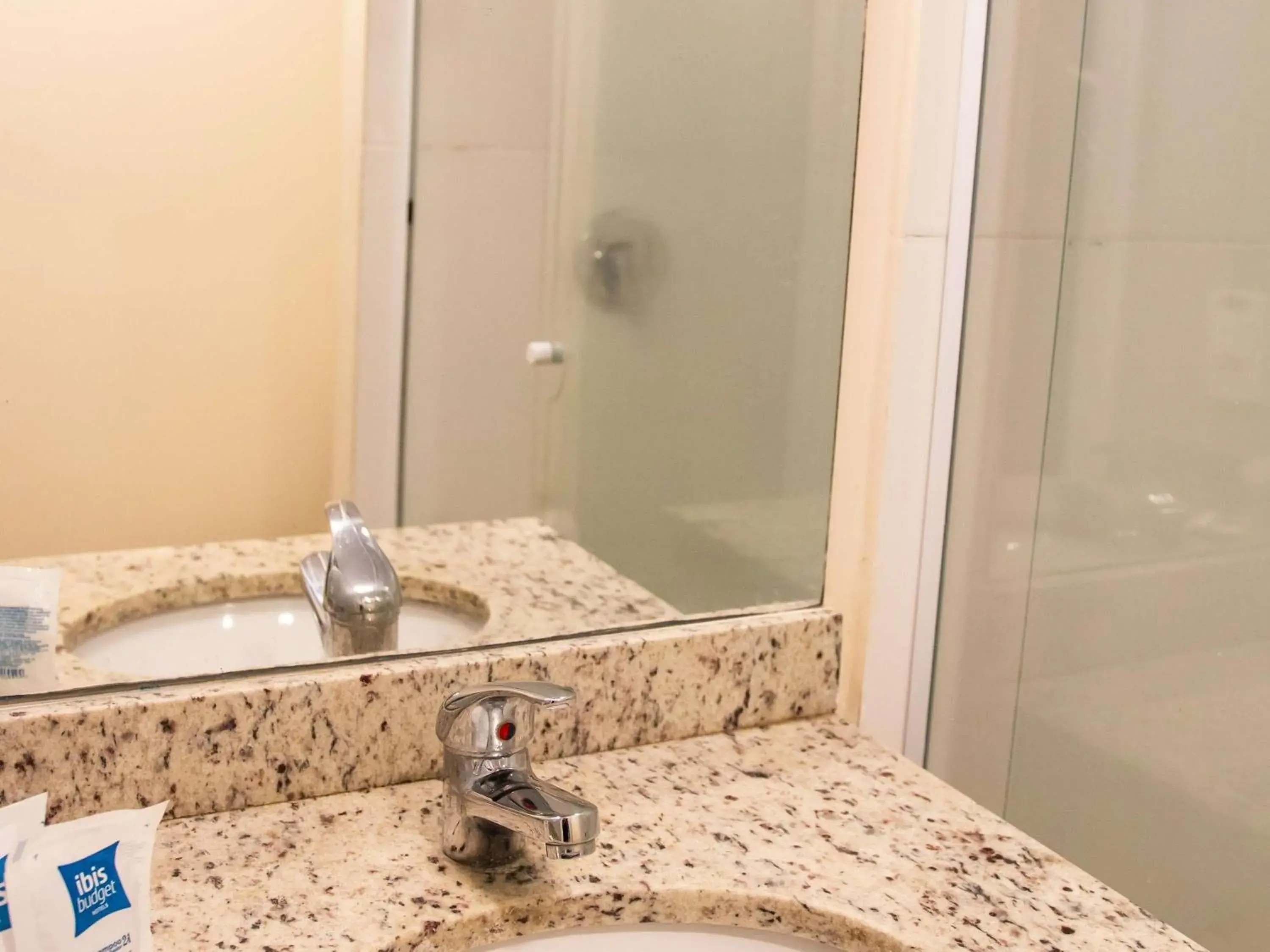 Bedroom in ibis budget Itaperuna Bedroom in ibis budget Itaperuna