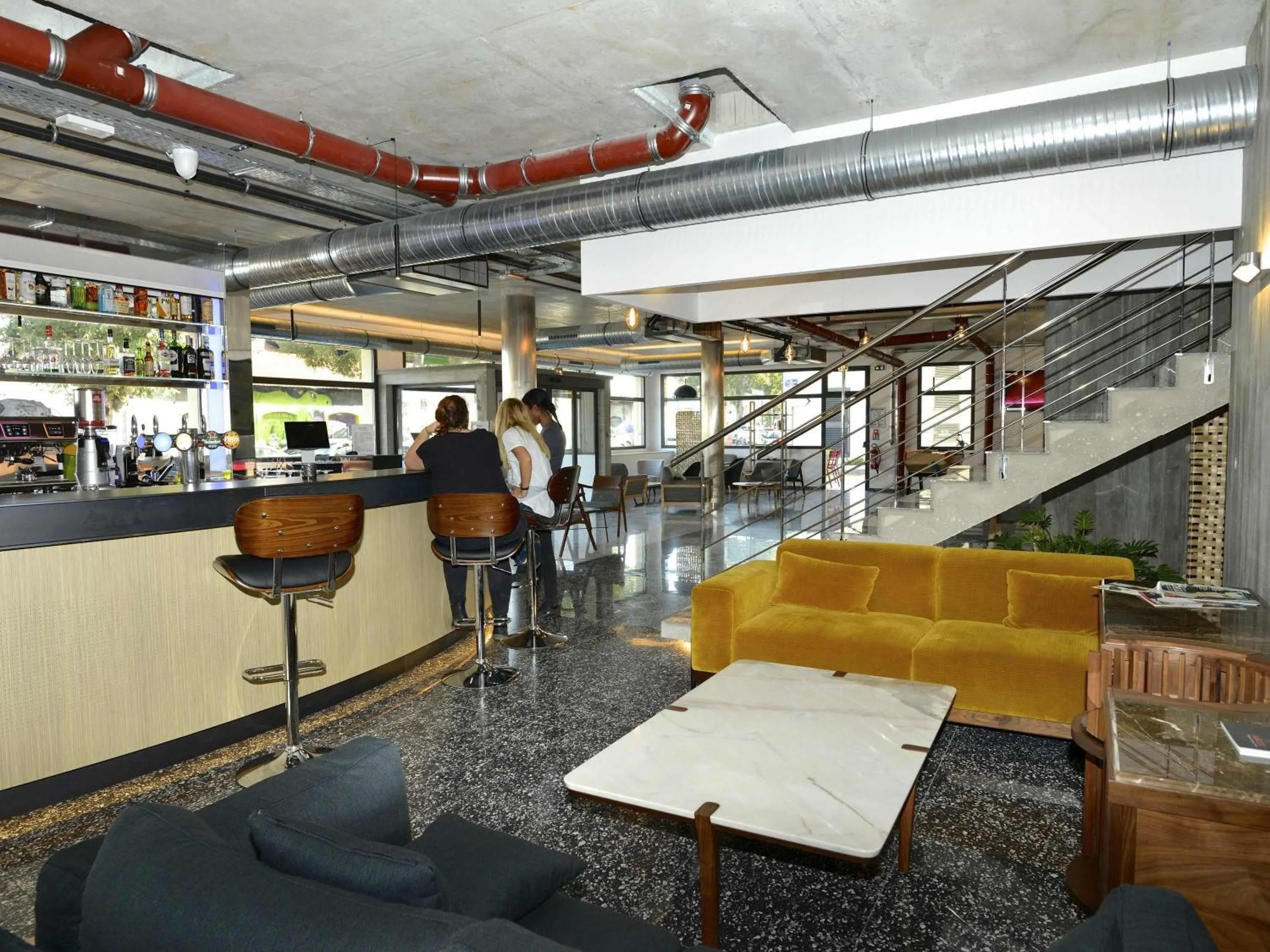 Lounge or bar in ibis Styles Ajaccio Napoleon