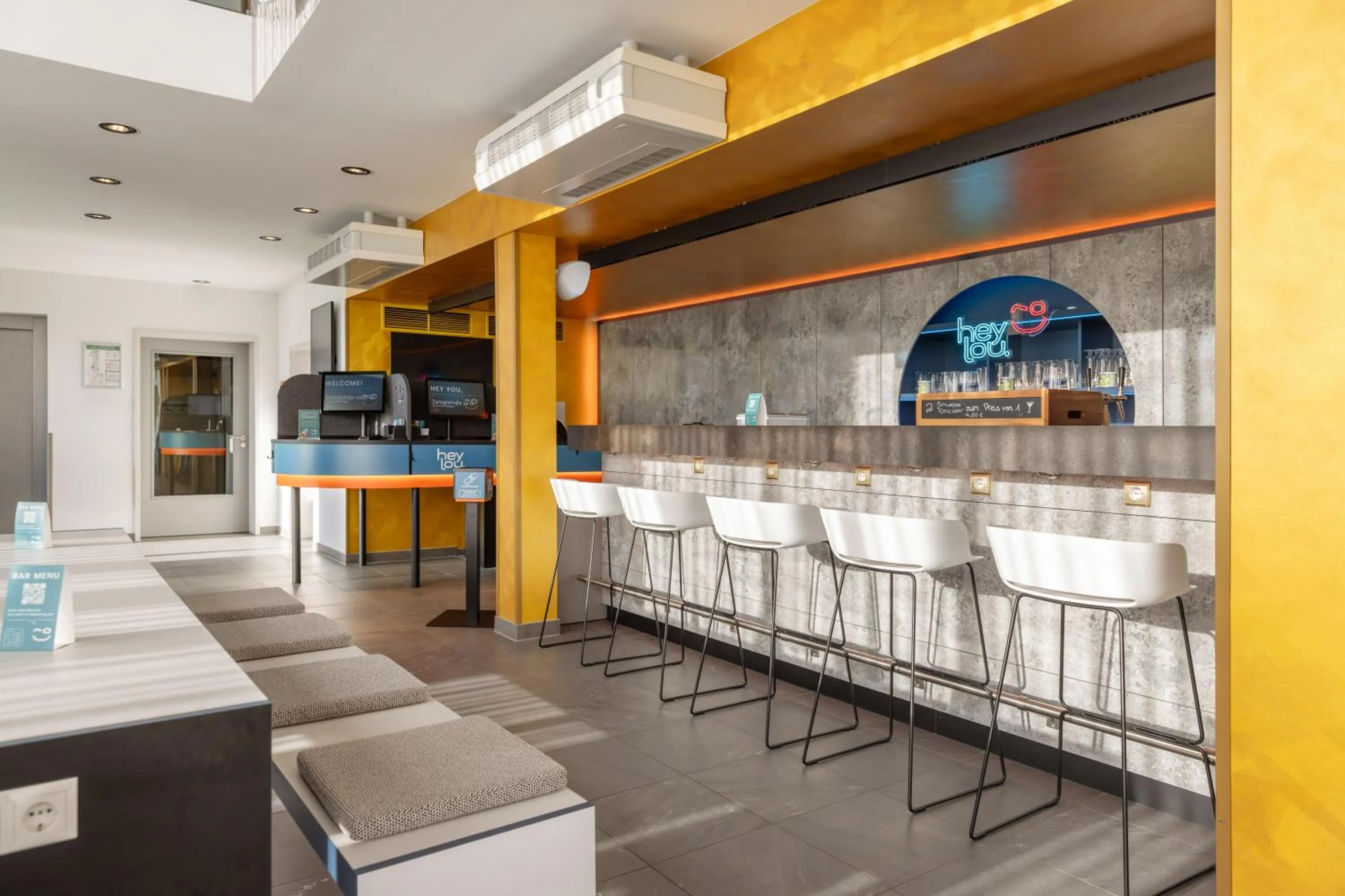 Lounge or bar in Hey Lou Hotel Nördlingen