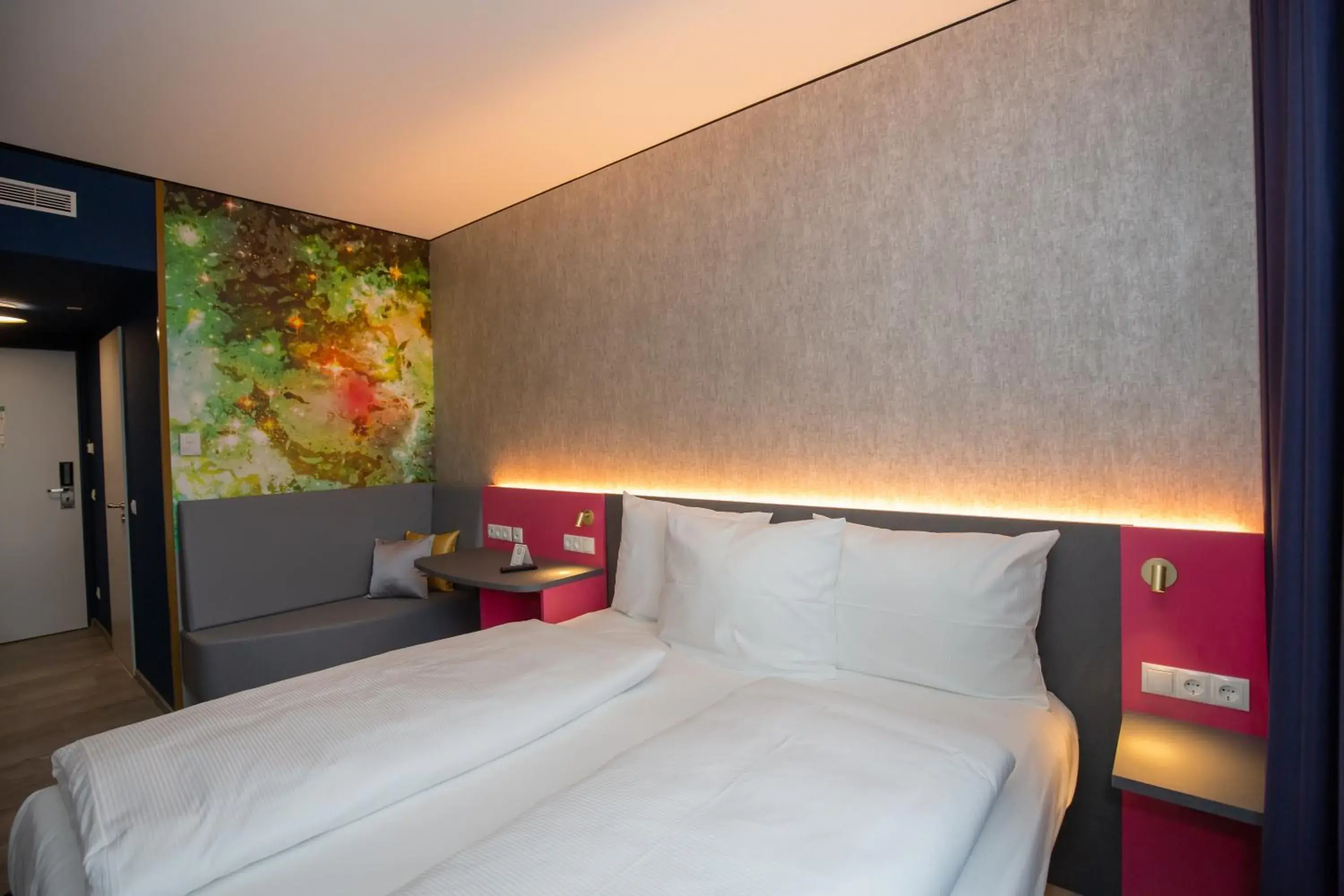 Photo of the whole room, Bed in Hey Lou Hotel Nördlingen Photo of the whole room, Bed in Hey Lou Hotel Nördlingen