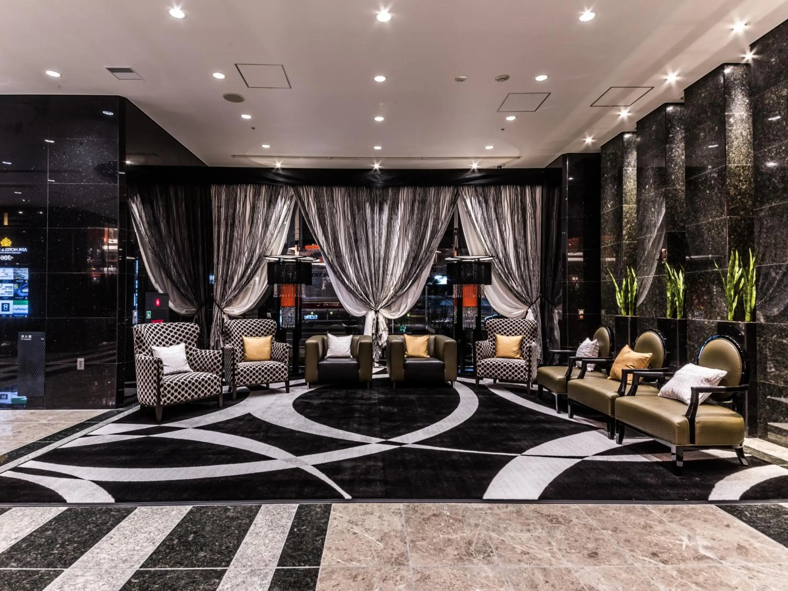 Lobby or reception in APA Hotel & Resort Midosuji Hommachi Eki Tower Lobby or reception in APA Hotel & Resort Midosuji Hommachi Eki Tower