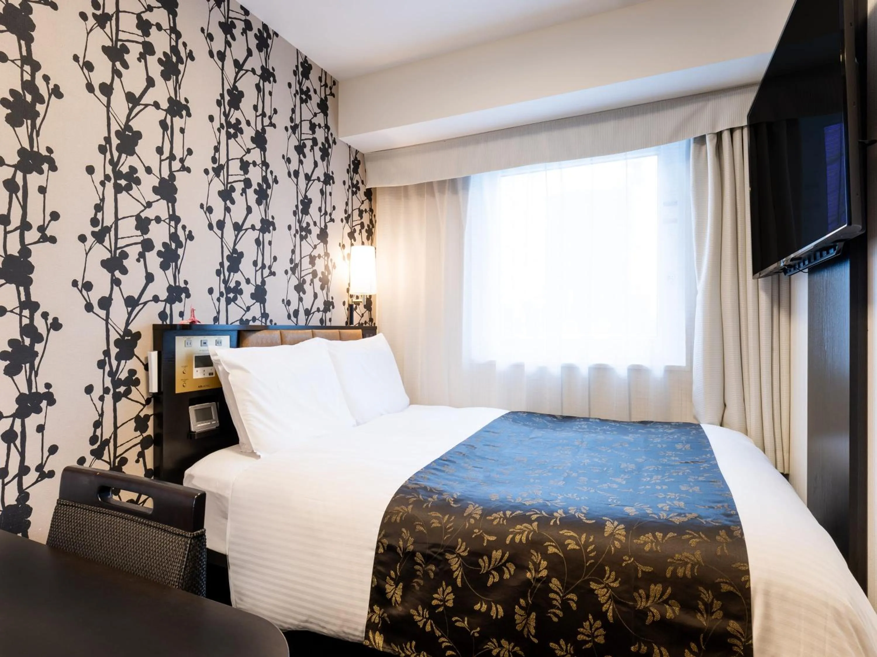 furniture, Bed in APA Hotel & Resort Midosuji Hommachi Ekimae Tower