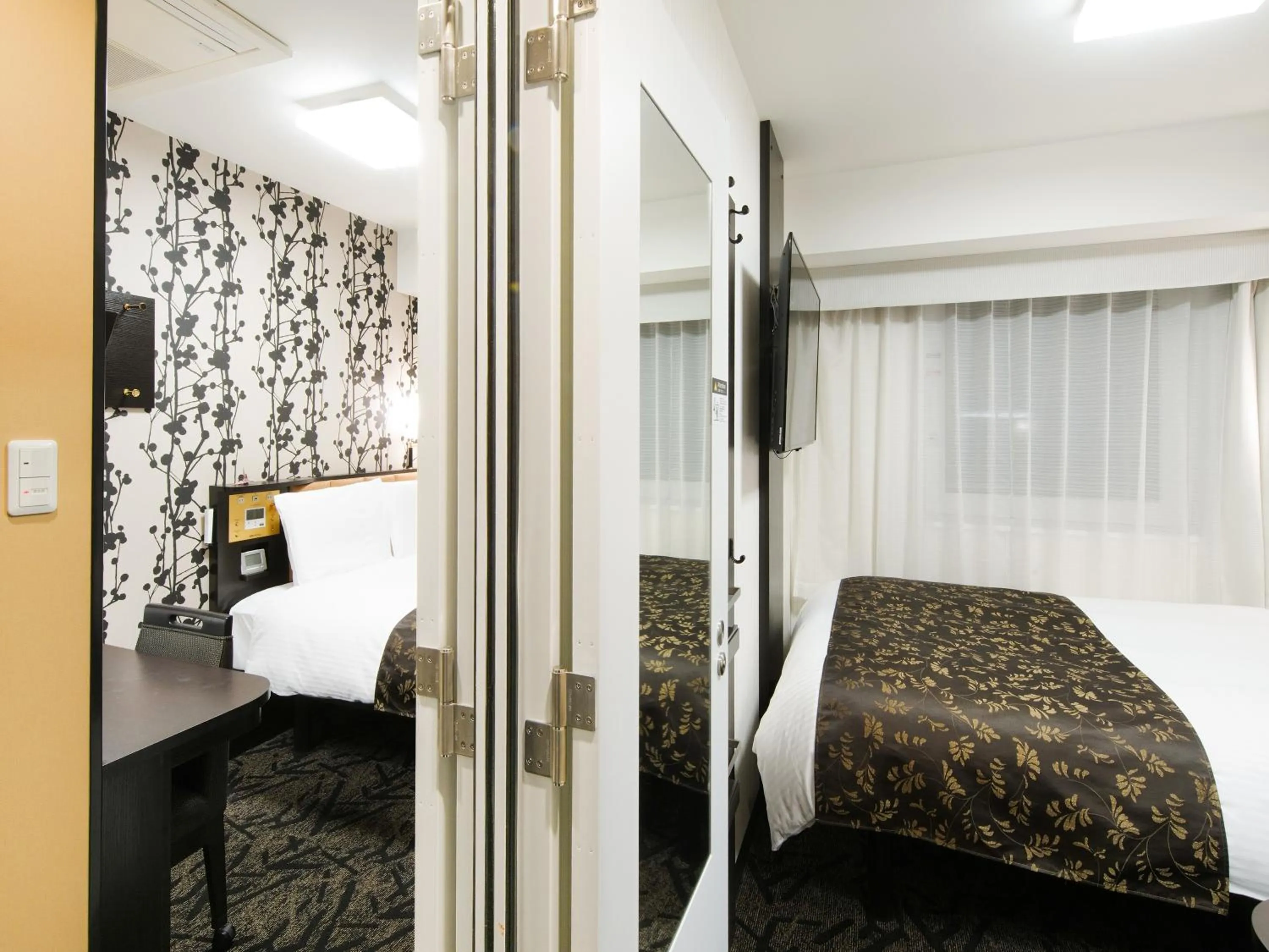 Bed in APA Hotel & Resort Midosuji Hommachi Ekimae Tower