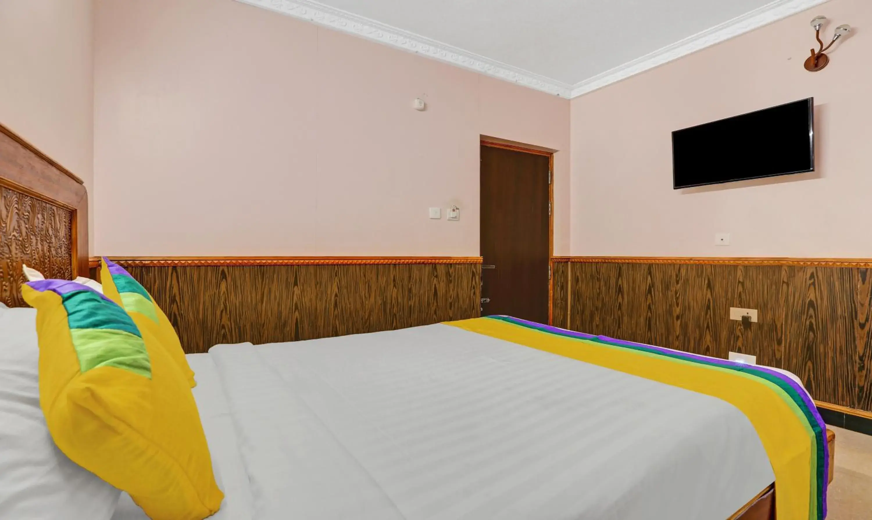 Bedroom, Bed in Itsy Hotels Rain Forest Bedroom, Bed in Itsy Hotels Rain Forest