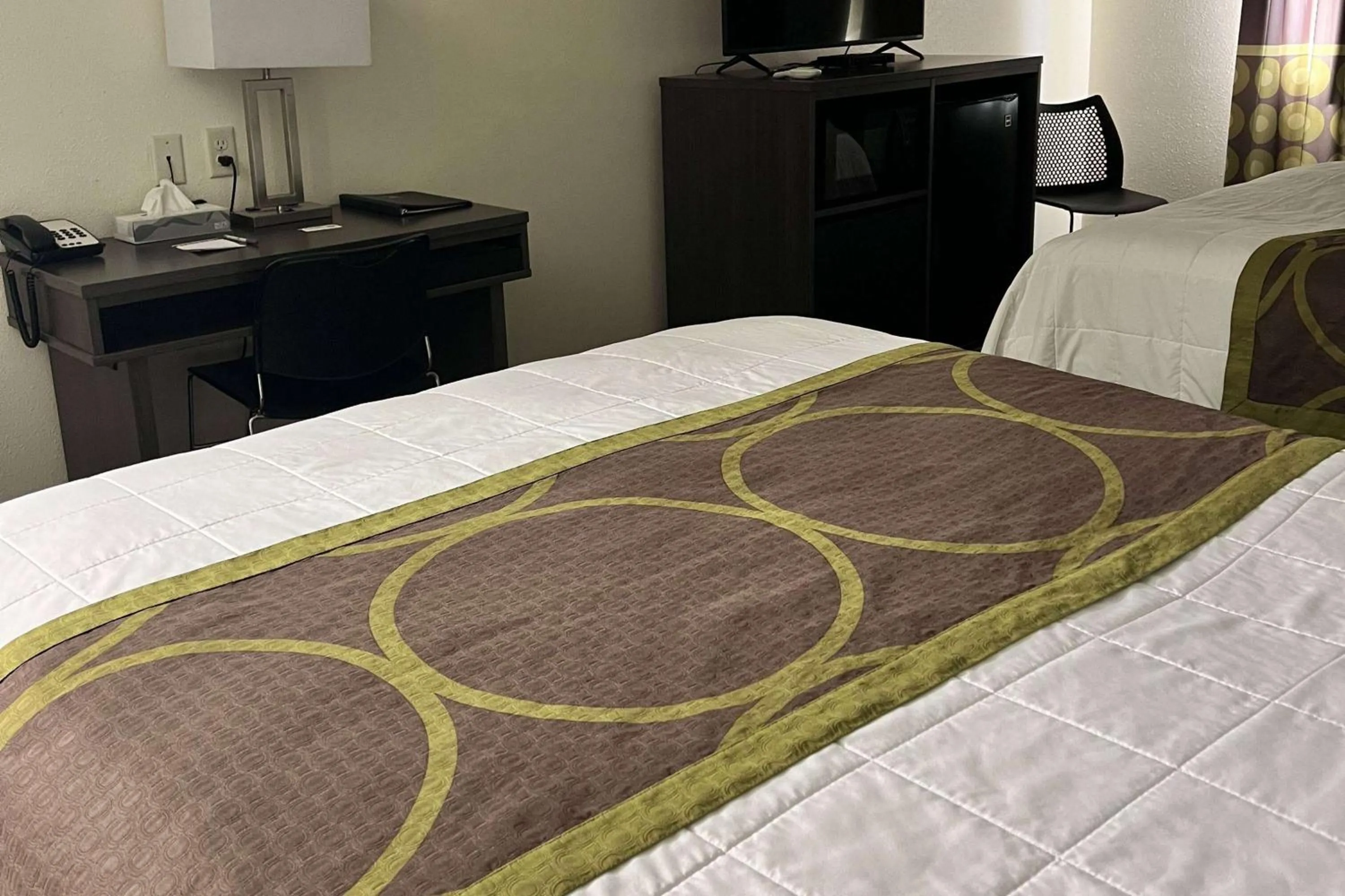 Photo of the whole room, Bed in Super 8 by Wyndham Nebraska City