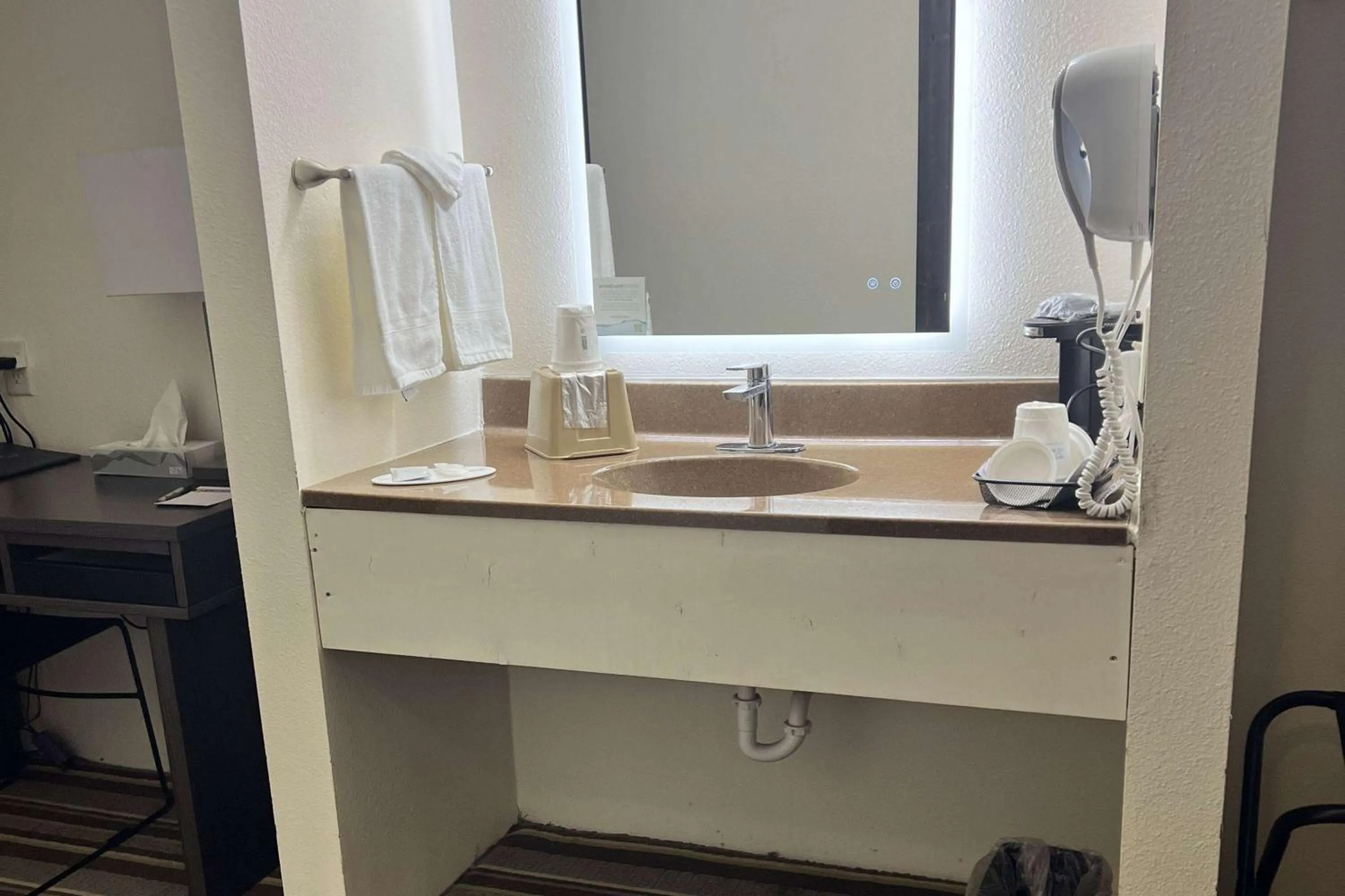 TV and multimedia in Super 8 by Wyndham Nebraska City